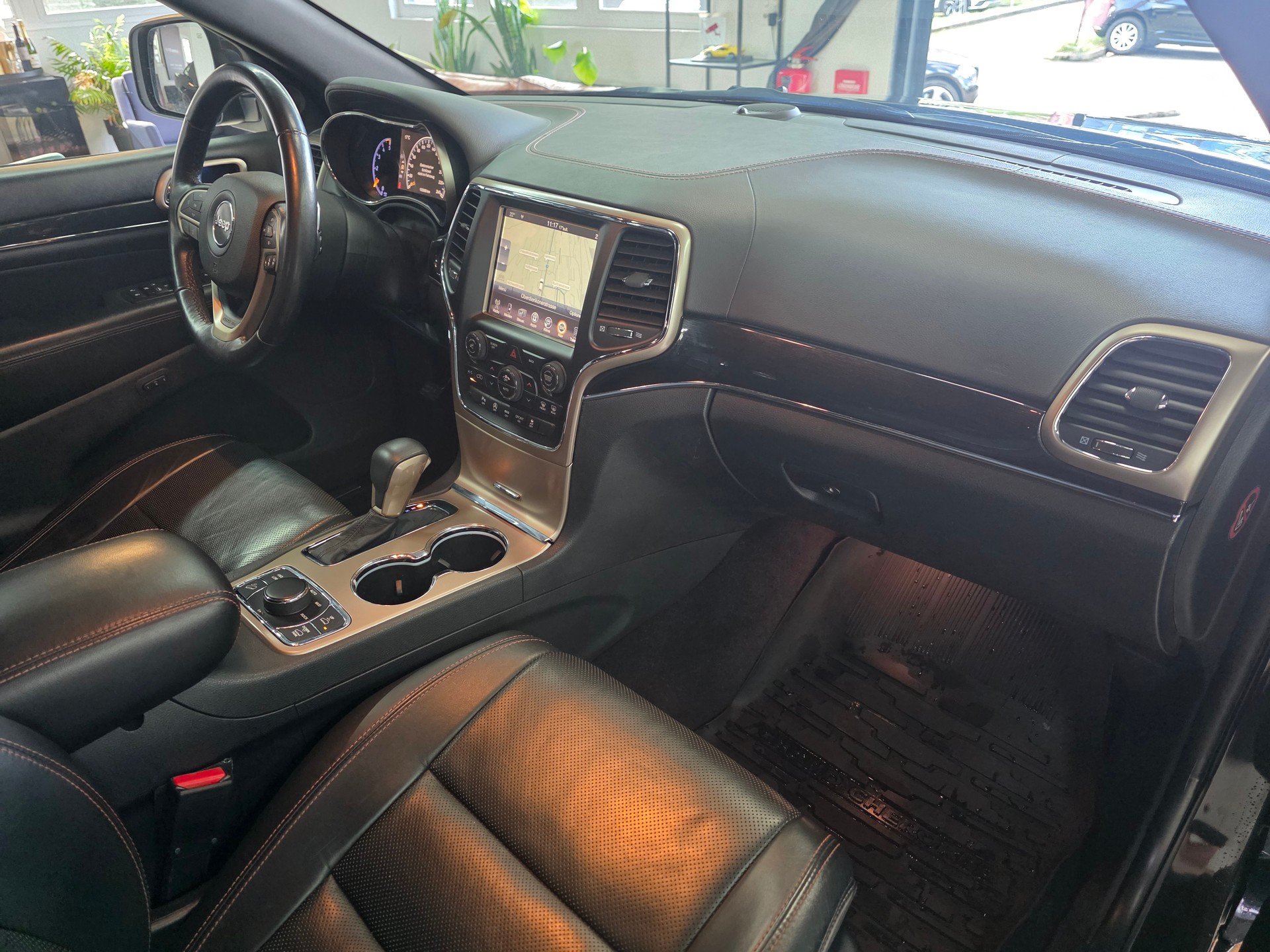 JEEP Grand Cherokee 3.0 CRD 75th Anniversary Automatic-image-8