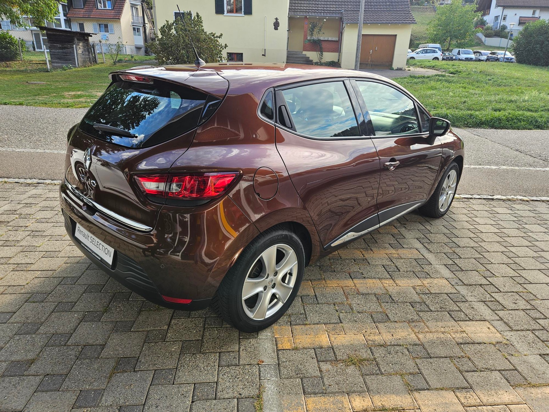 RENAULT Clio 1.2 16V T Swiss Edition EDC-image-4