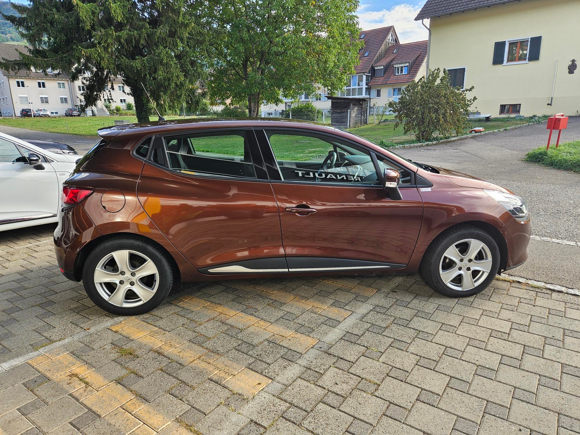 RENAULT Clio 1.2 16V T Swiss Edition EDC-image-5