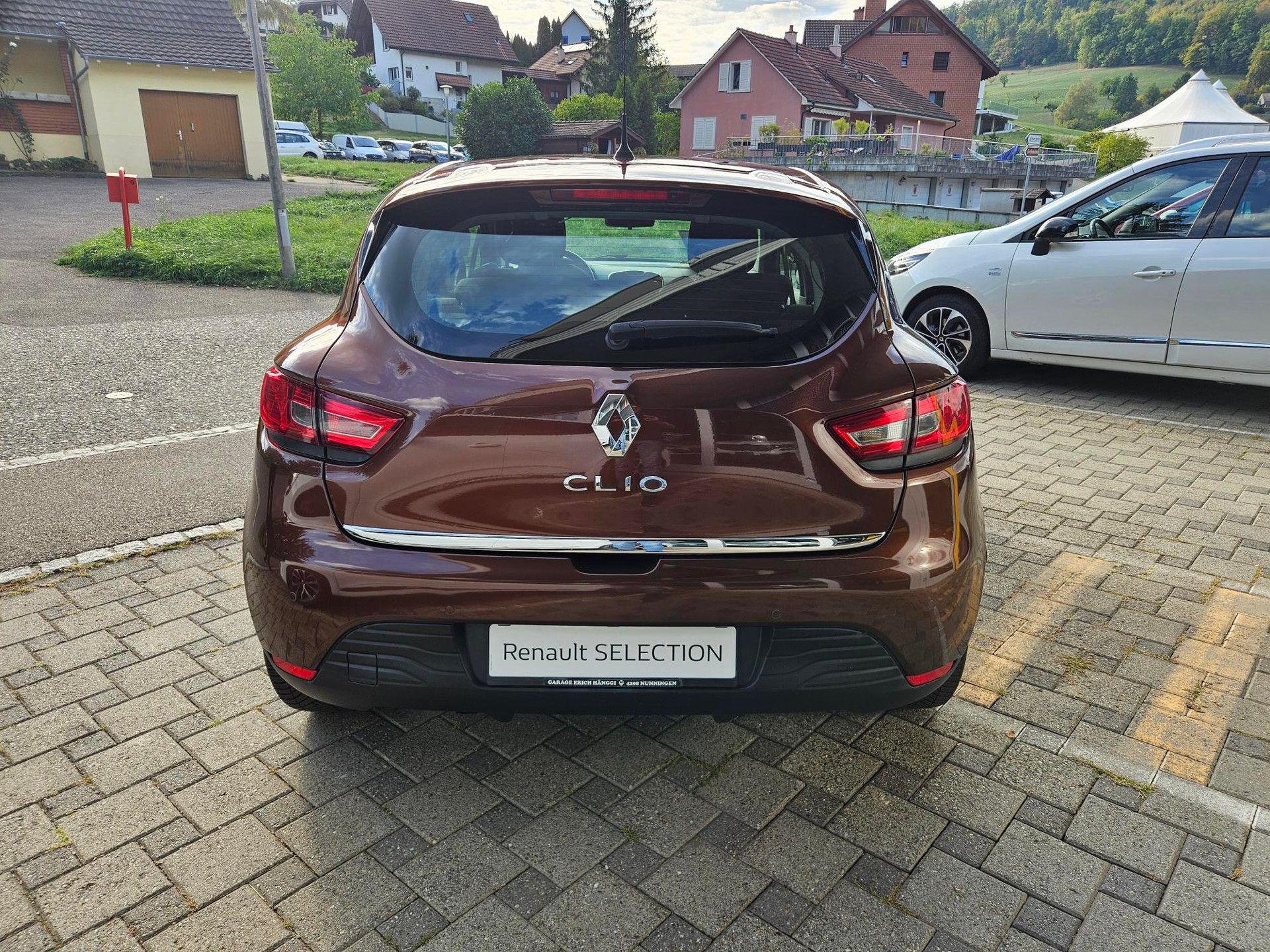 RENAULT Clio 1.2 16V T Swiss Edition EDC-image-3