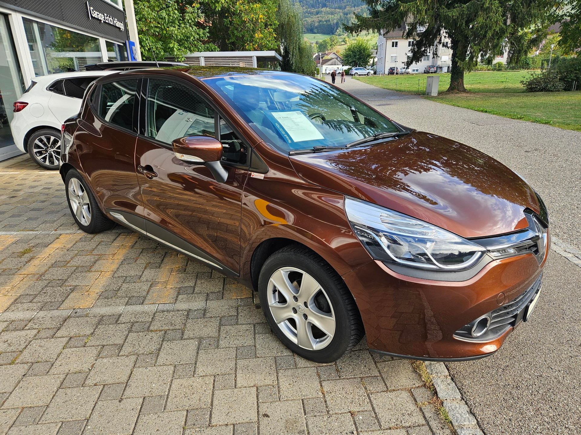 RENAULT Clio 1.2 16V T Swiss Edition EDC-image-6