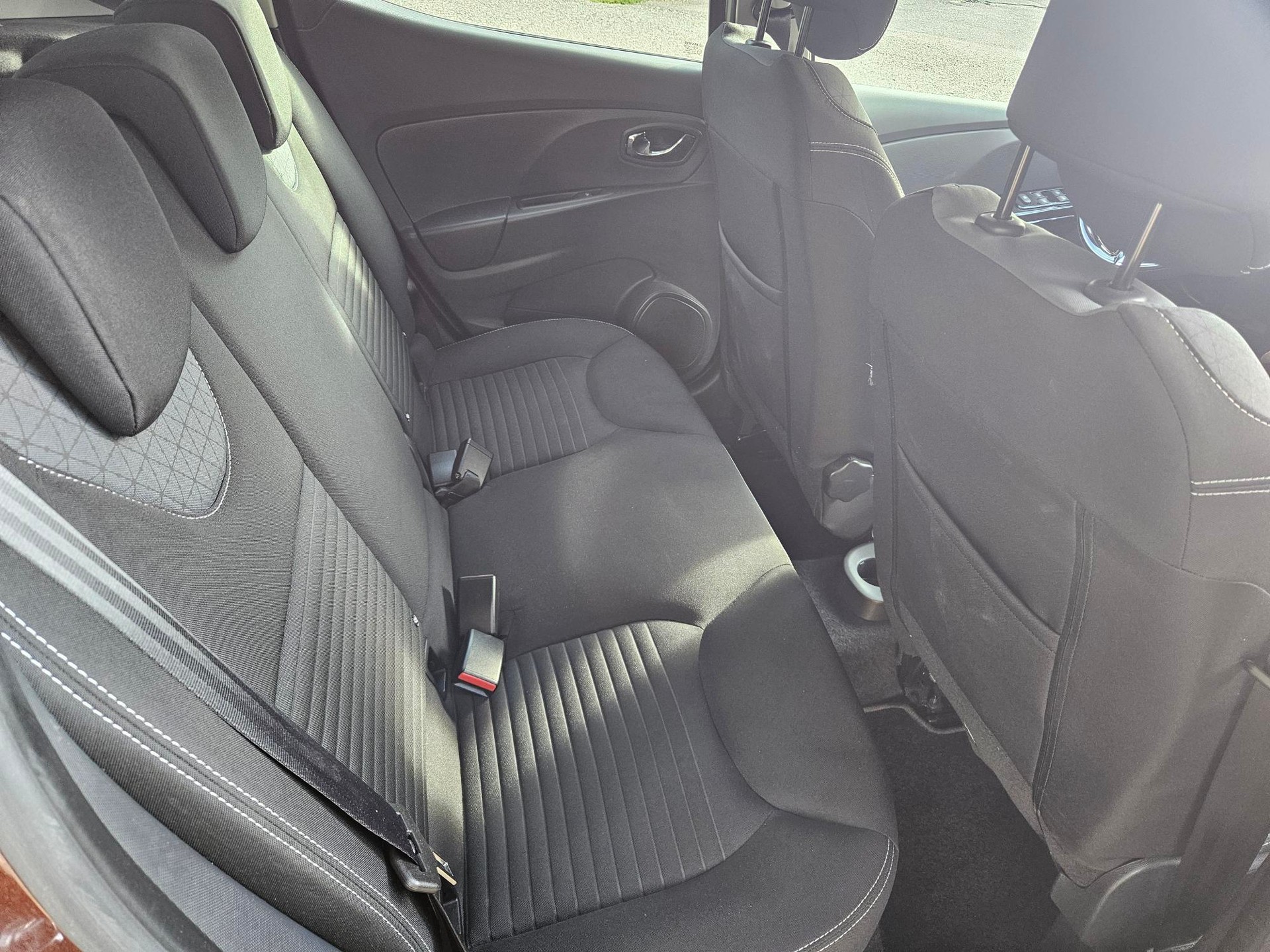 RENAULT Clio 1.2 16V T Swiss Edition EDC-image-9