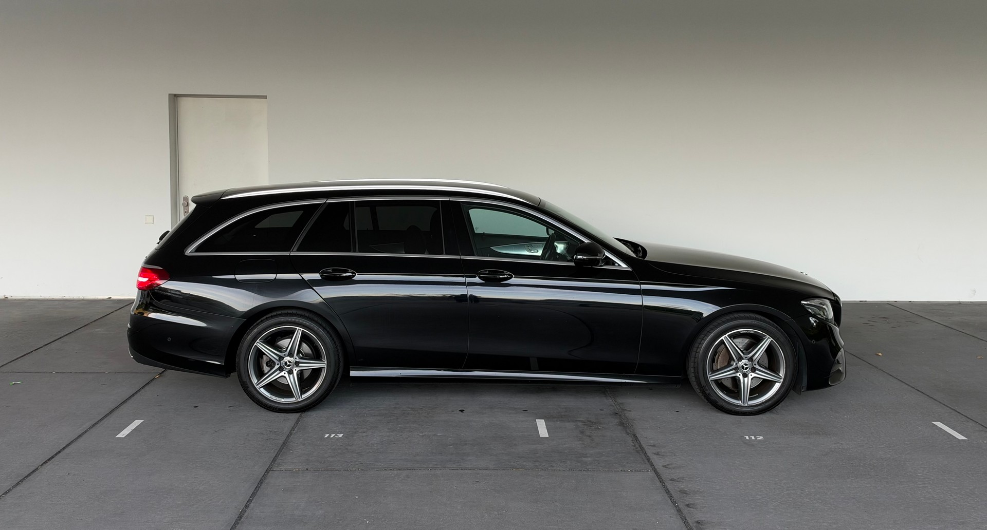 MERCEDES-BENZ E 220 d AMG Line 4Matic 9G-Tronic-image-5
