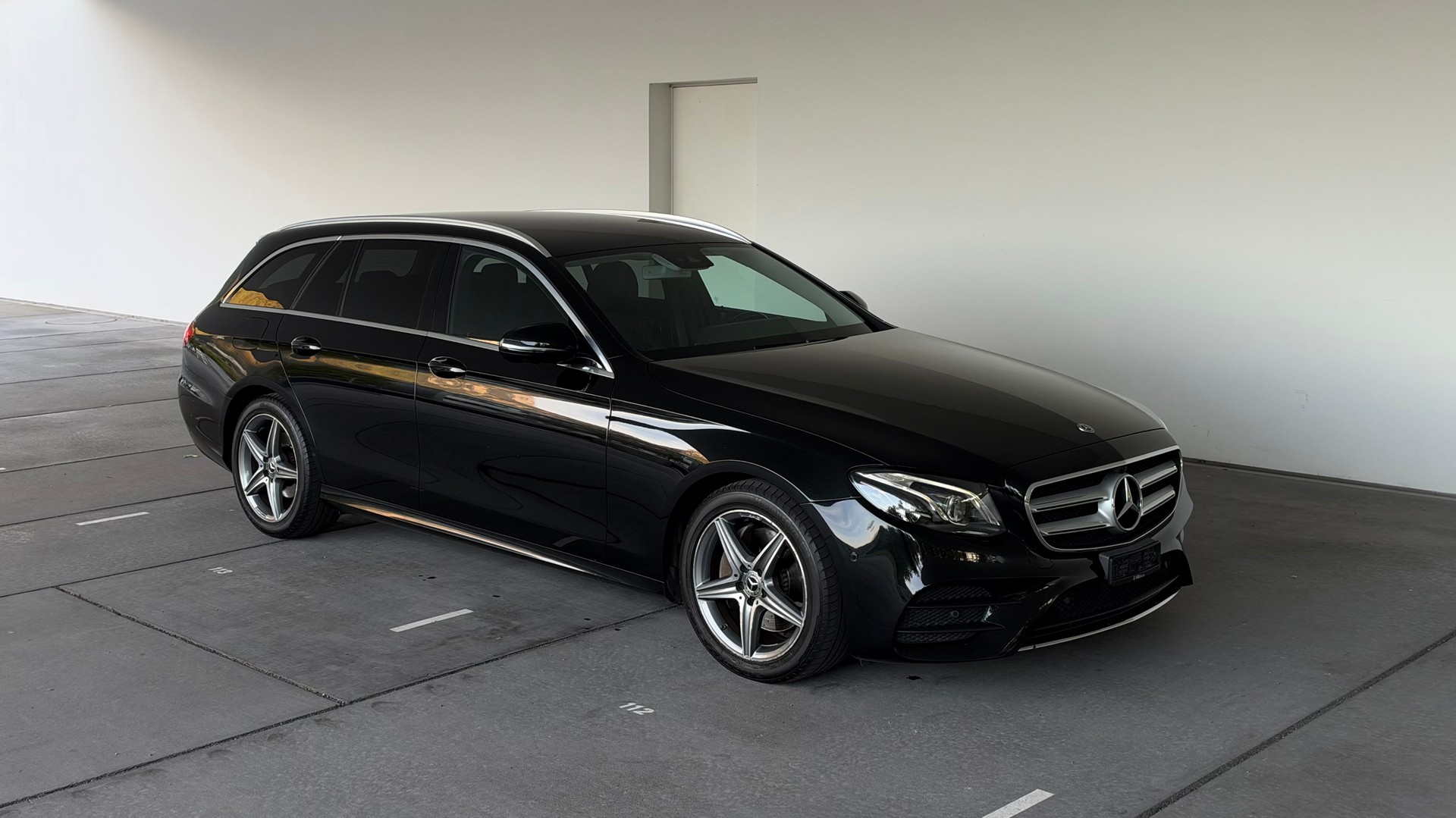 MERCEDES-BENZ E 220 d AMG Line 4Matic 9G-Tronic-image-4