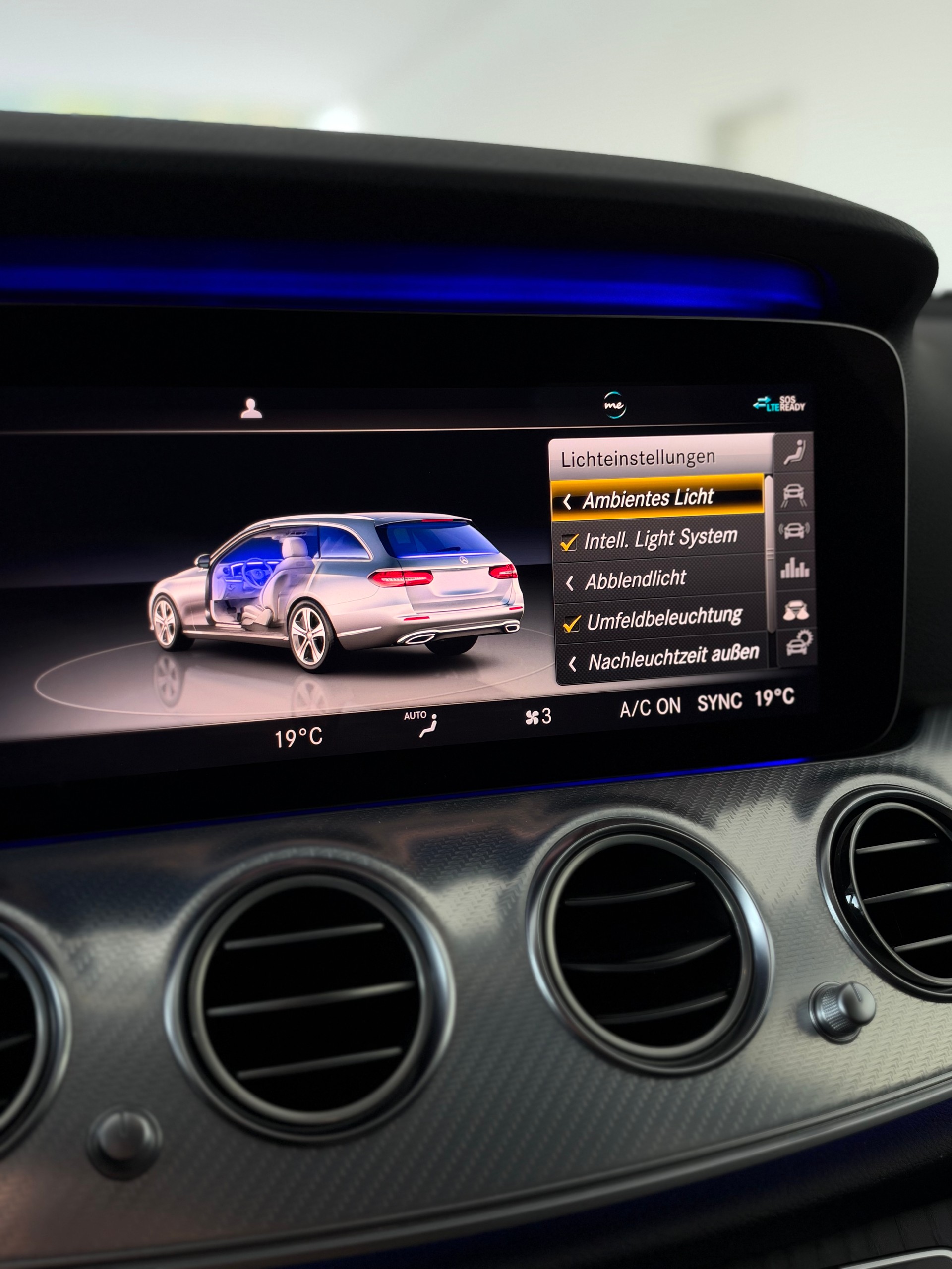MERCEDES-BENZ E 220 d AMG Line 4Matic 9G-Tronic-image-15