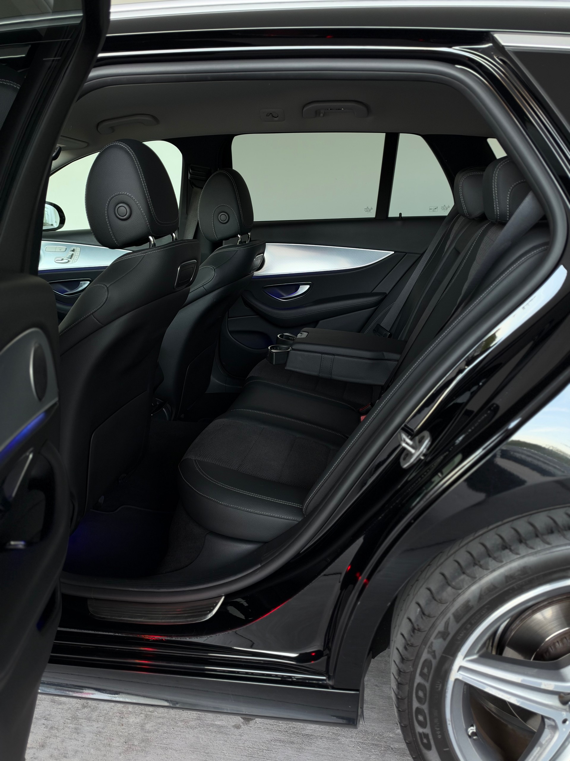 MERCEDES-BENZ E 220 d AMG Line 4Matic 9G-Tronic-image-8