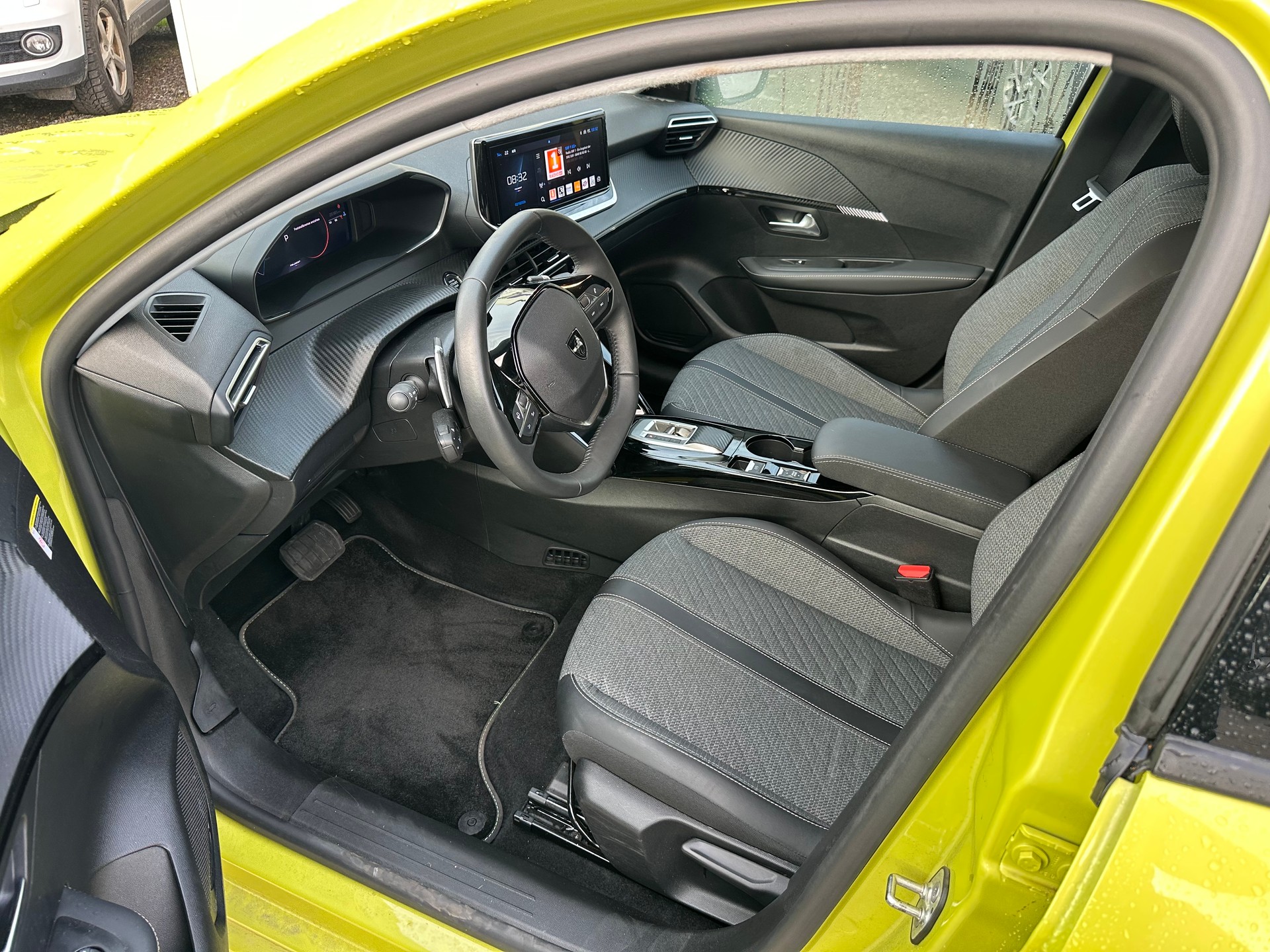 PEUGEOT 208 1.2 MHEV 110 Active-image-6