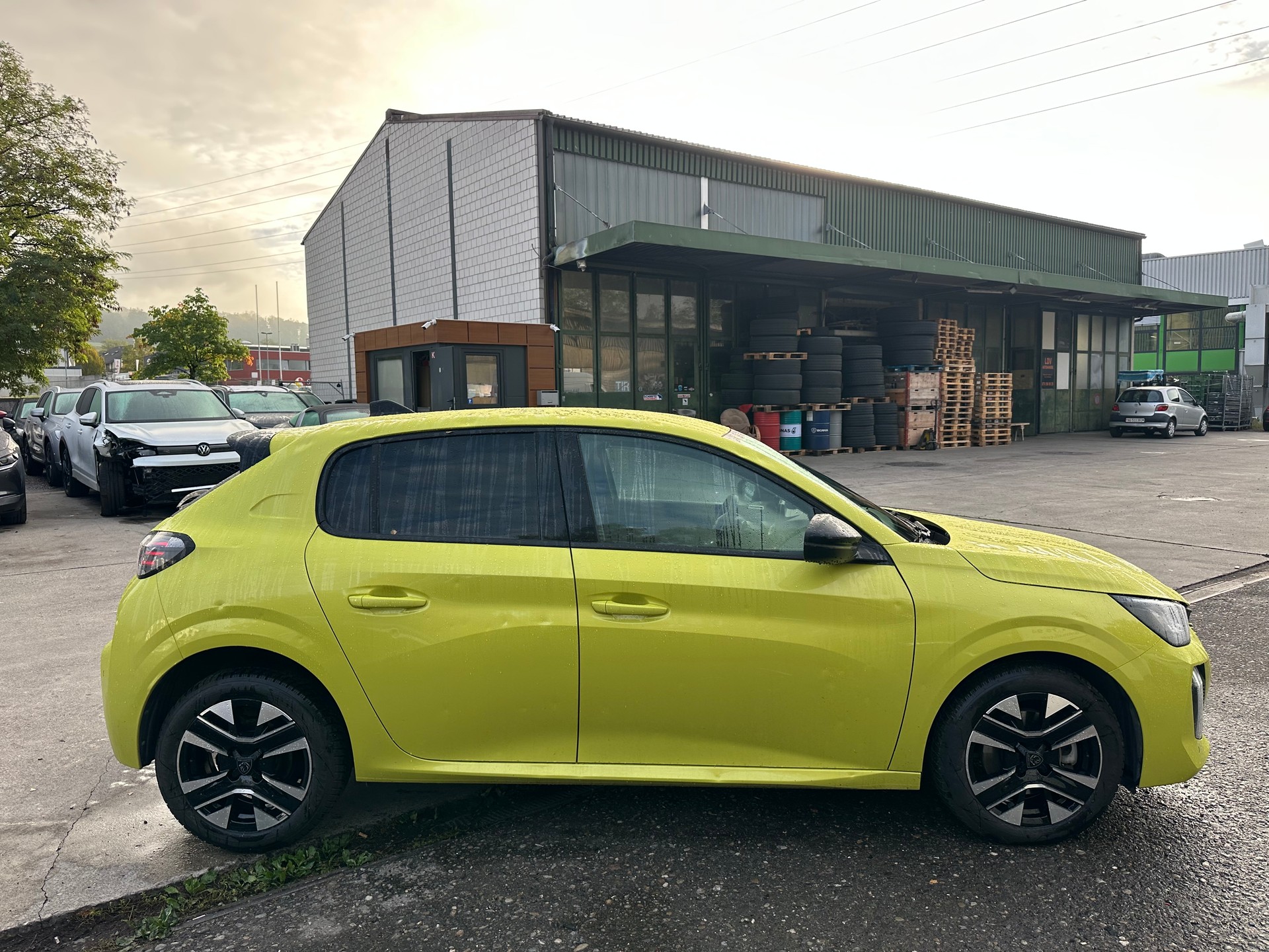 PEUGEOT 208 1.2 MHEV 110 Active-image-4