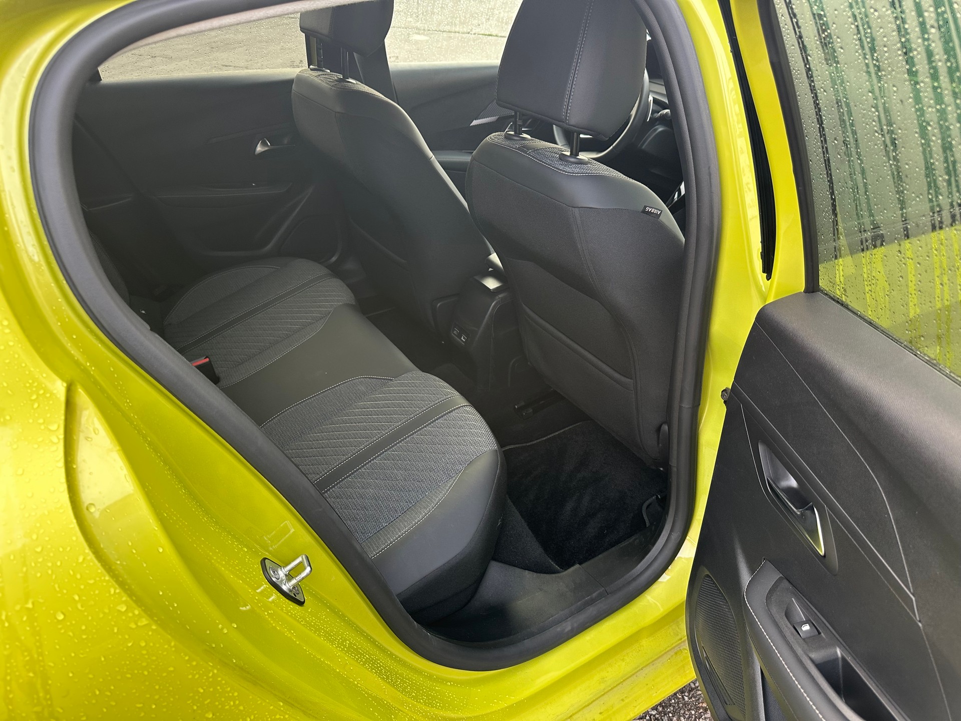 PEUGEOT 208 1.2 MHEV 110 Active-image-10