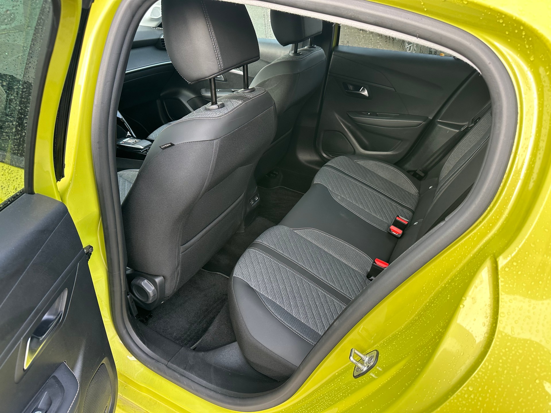 PEUGEOT 208 1.2 MHEV 110 Active-image-11