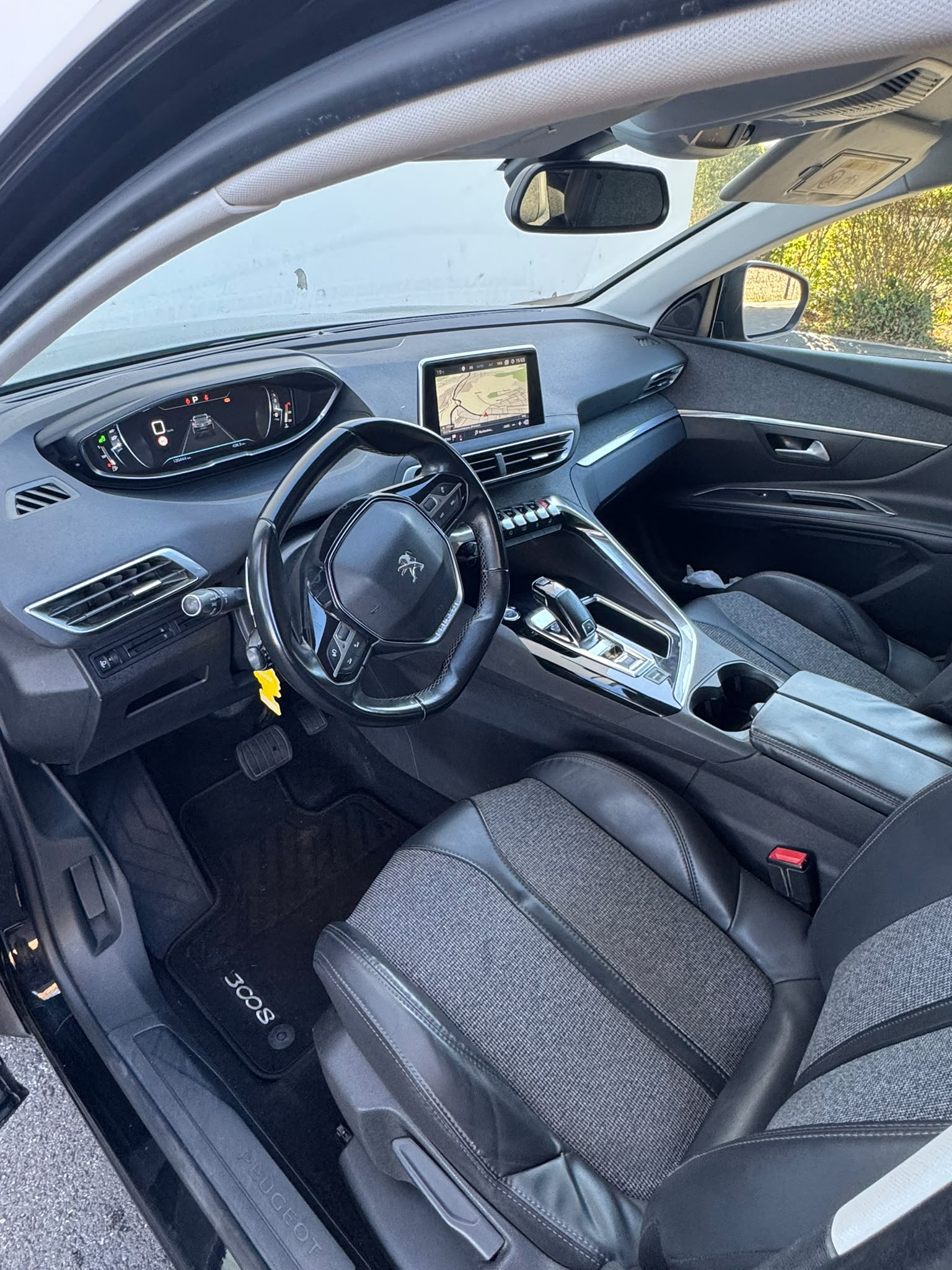 PEUGEOT 3008 1.2 PureTech Allure EAT-image-7