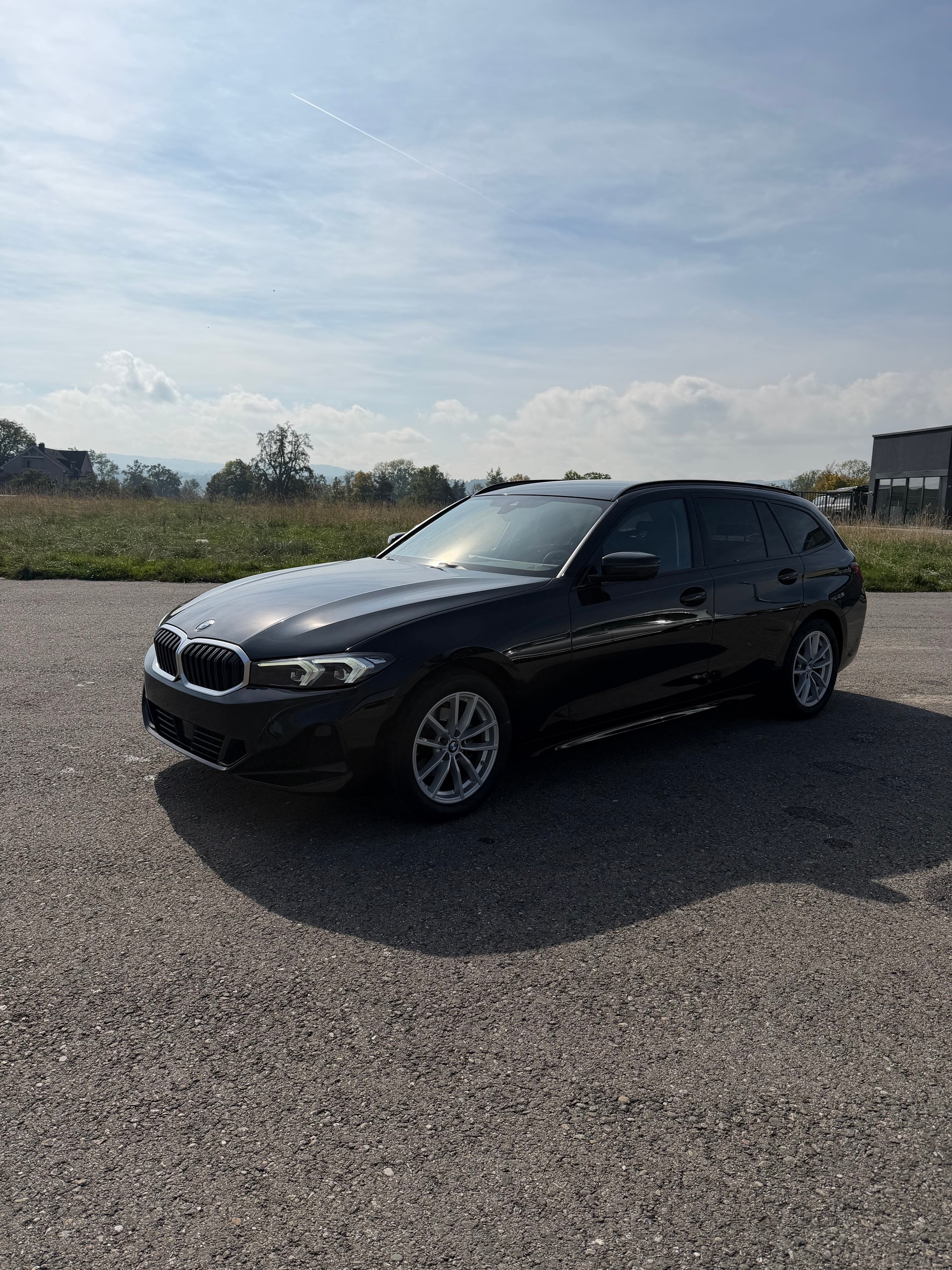 BMW 318i-image-3
