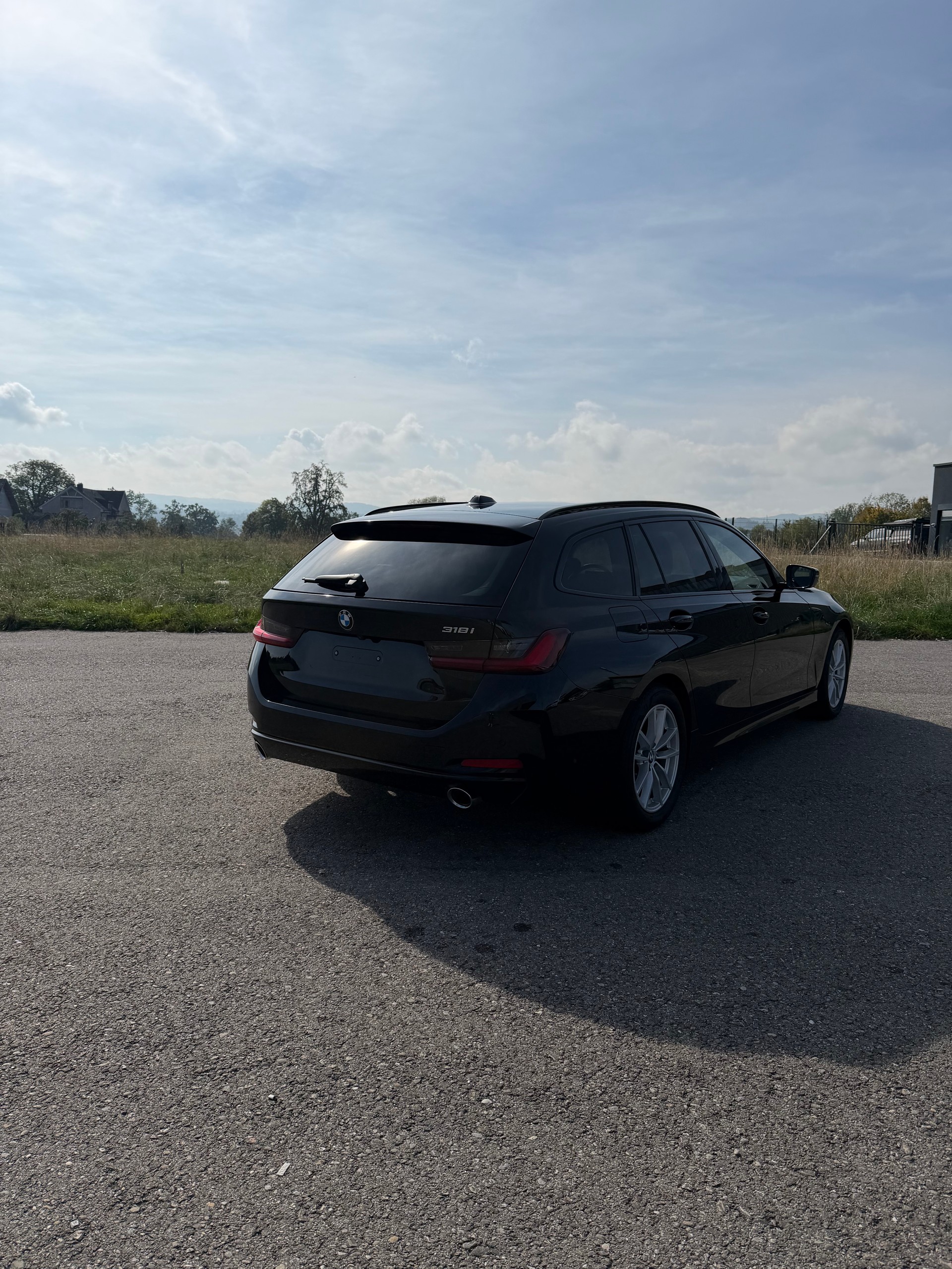 BMW 318i-image-1
