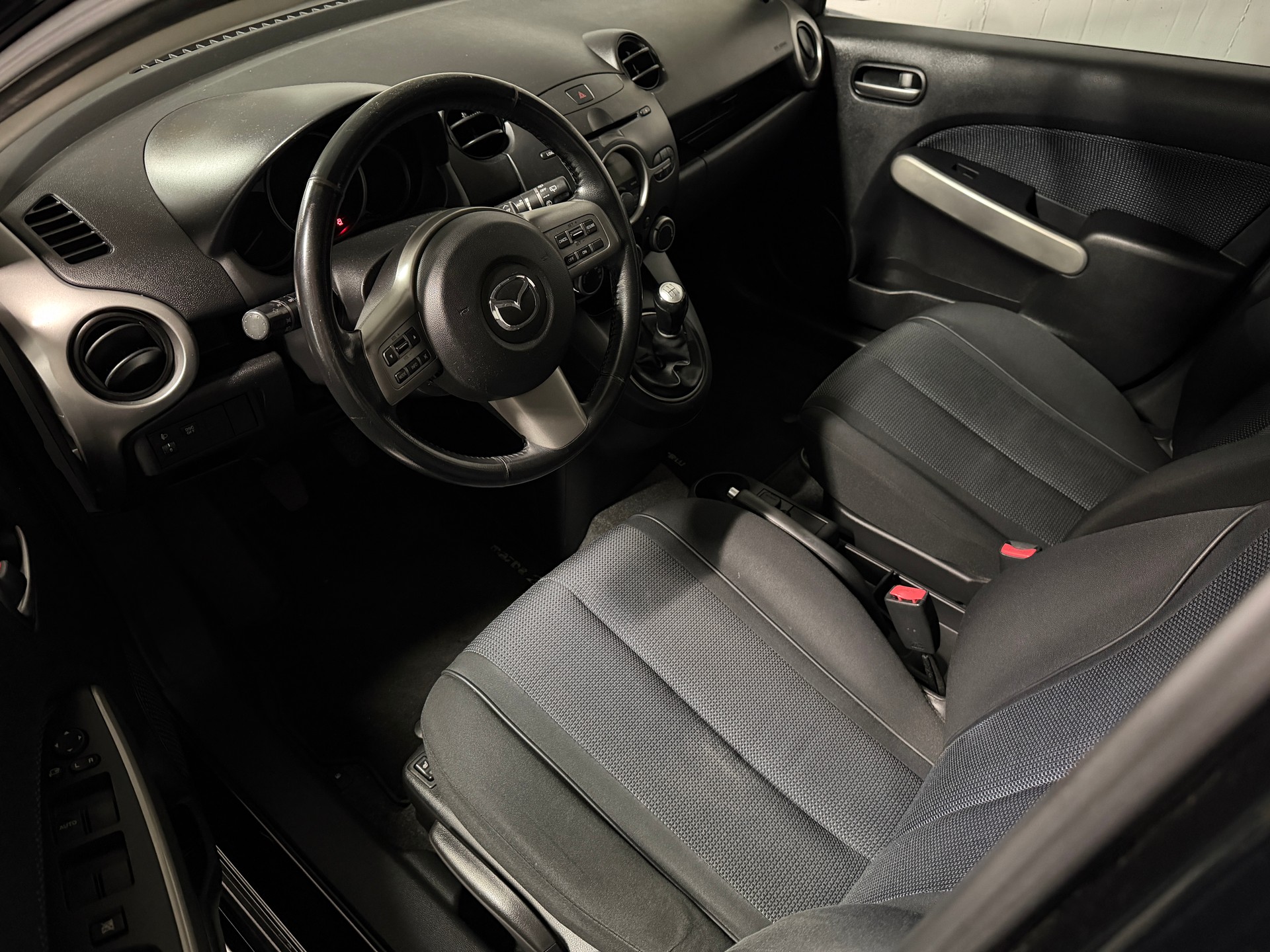 MAZDA 2 1.5i 16V Sport-image-8