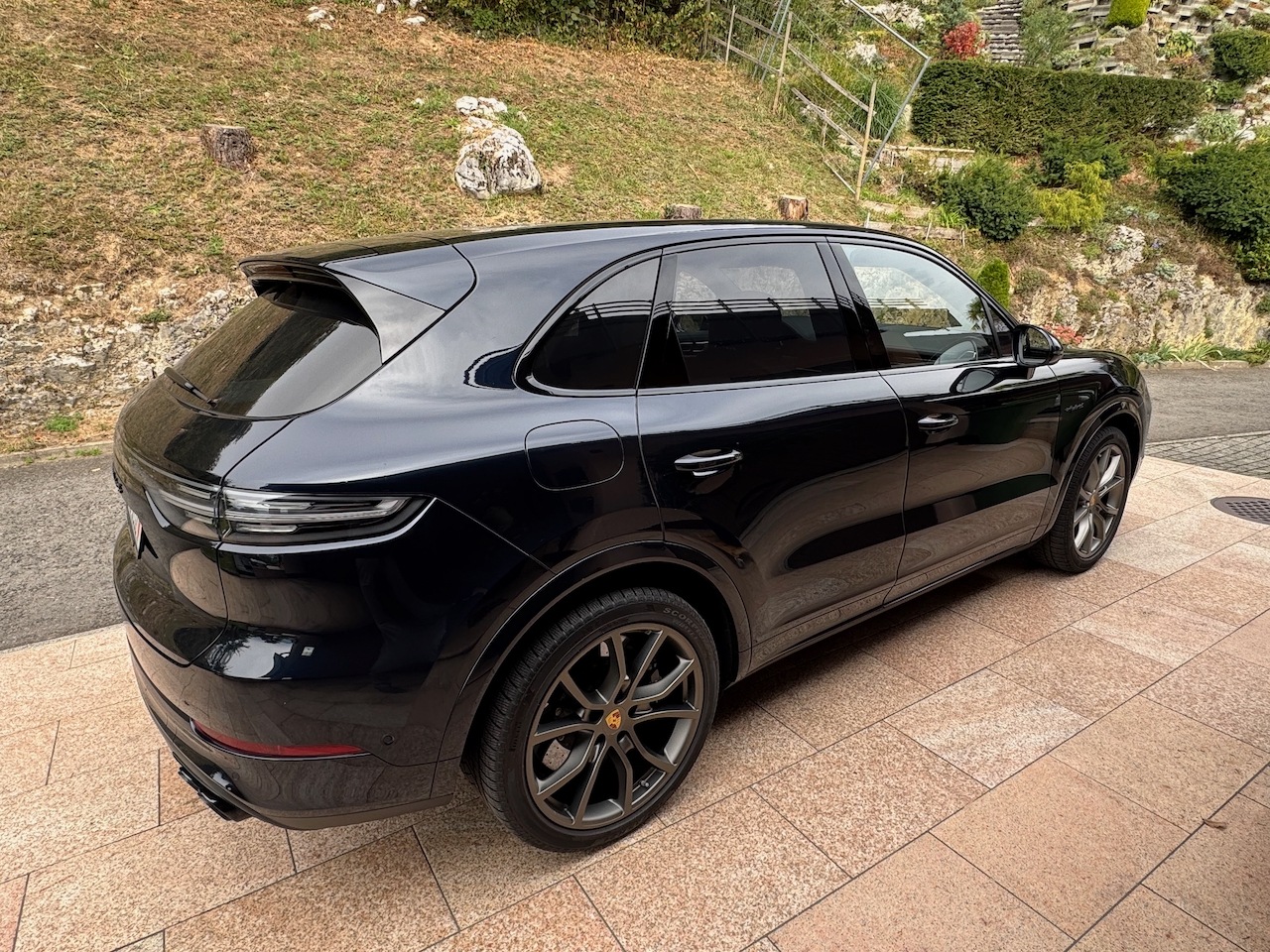 PORSCHE Cayenne Turbo S E-Hybrid V8 680 PS | PCCB Keramik | Soft-Close | Pano-image-1
