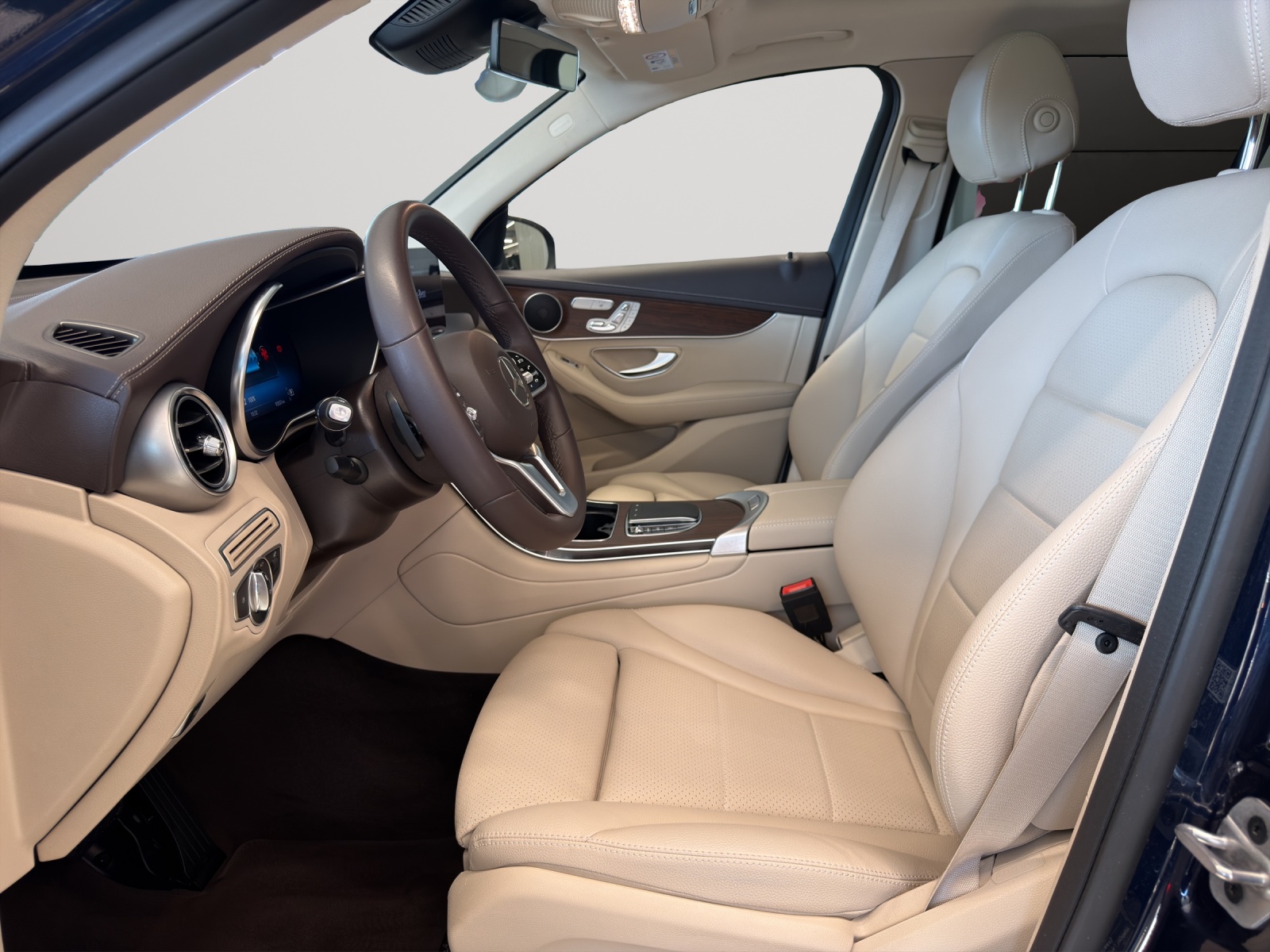MERCEDES-BENZ GLC 300 e 4Matic-image-13