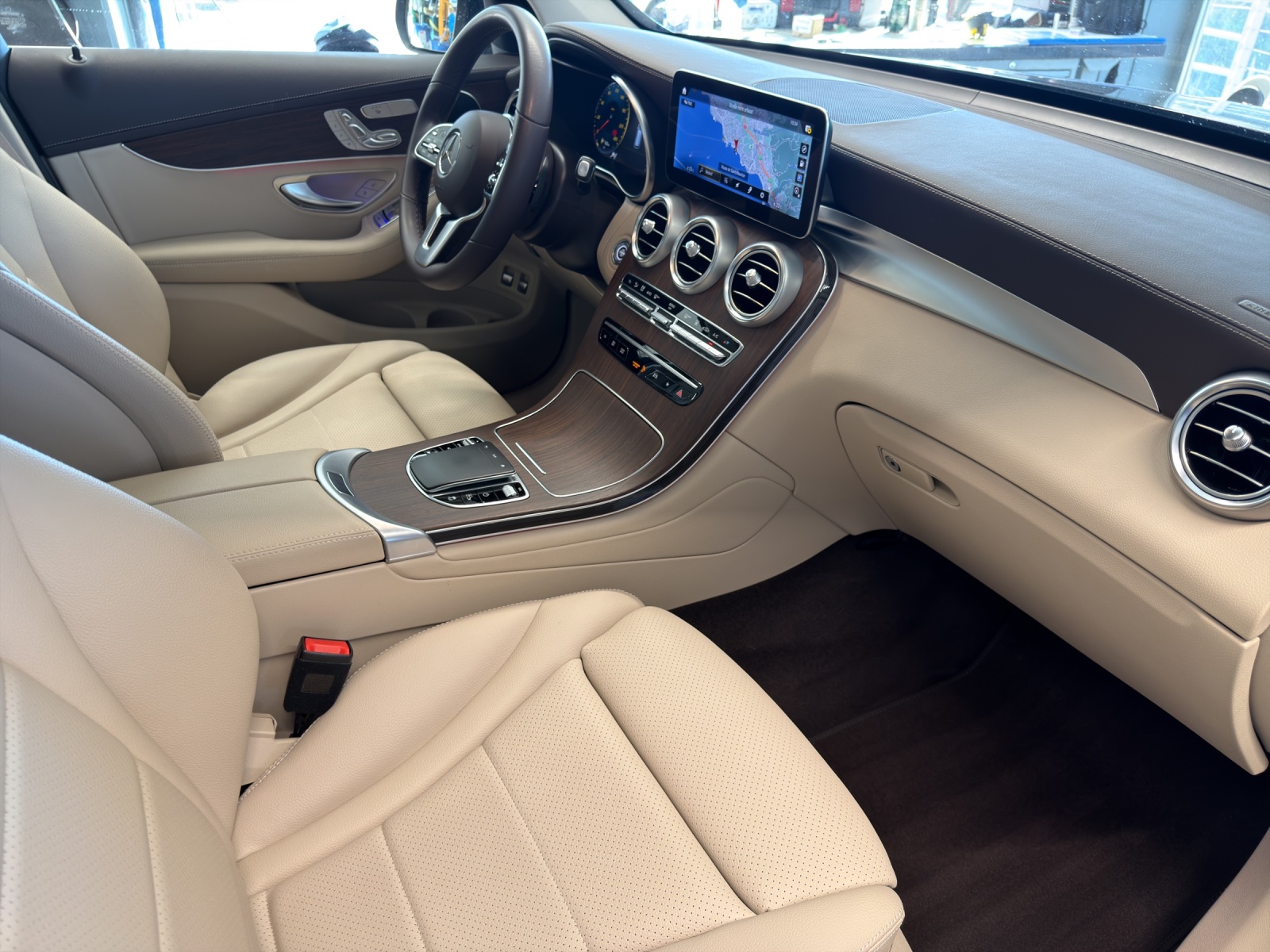 MERCEDES-BENZ GLC 300 e 4Matic-image-10