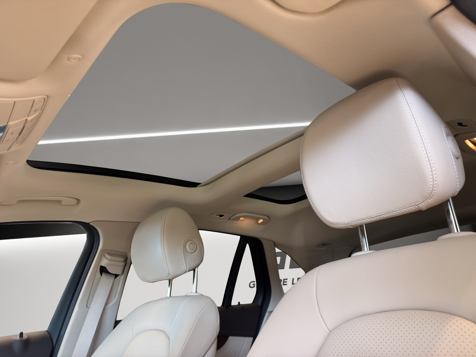 MERCEDES-BENZ GLC 300 e 4Matic-image-12