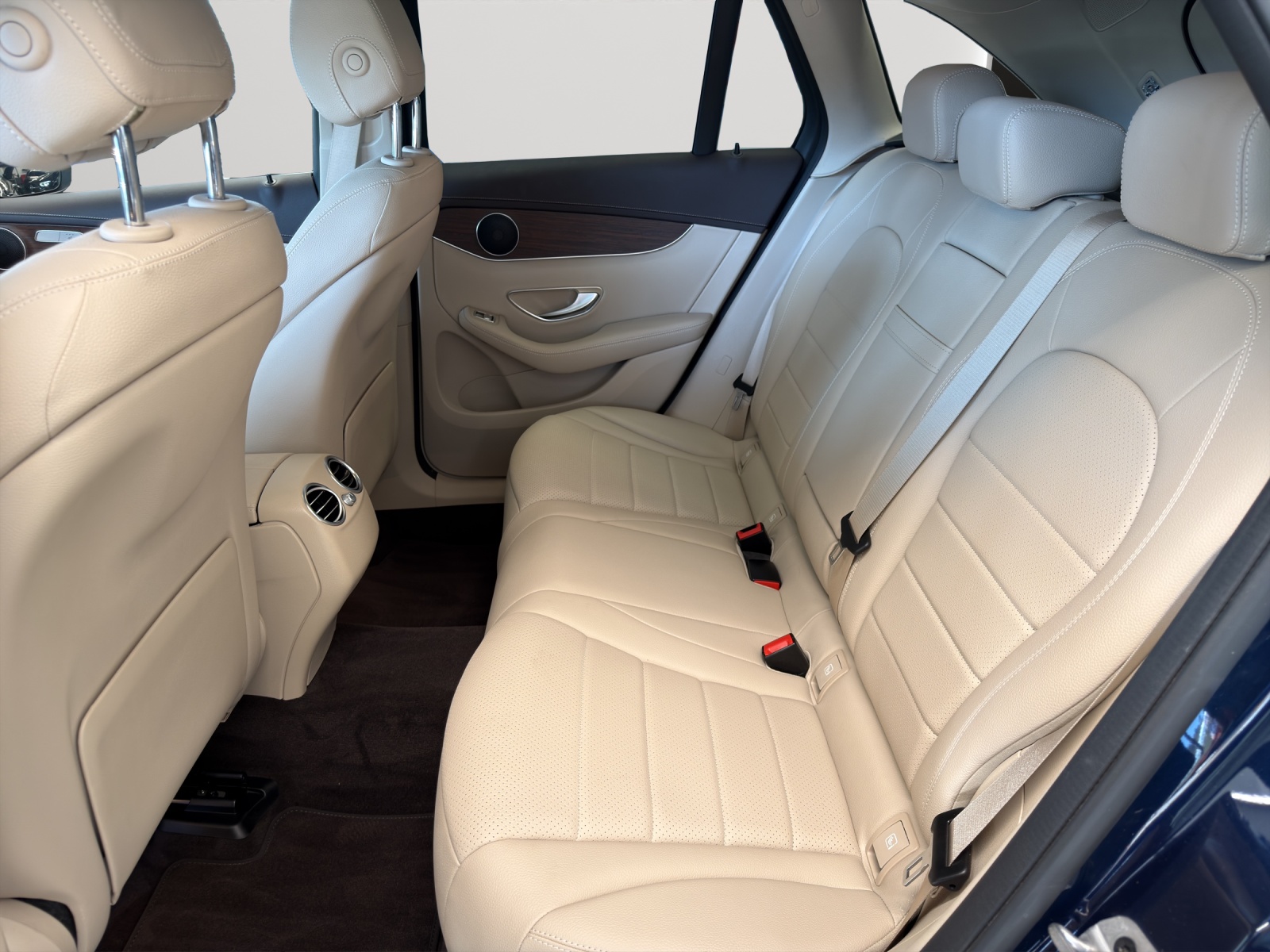 MERCEDES-BENZ GLC 300 e 4Matic-image-14