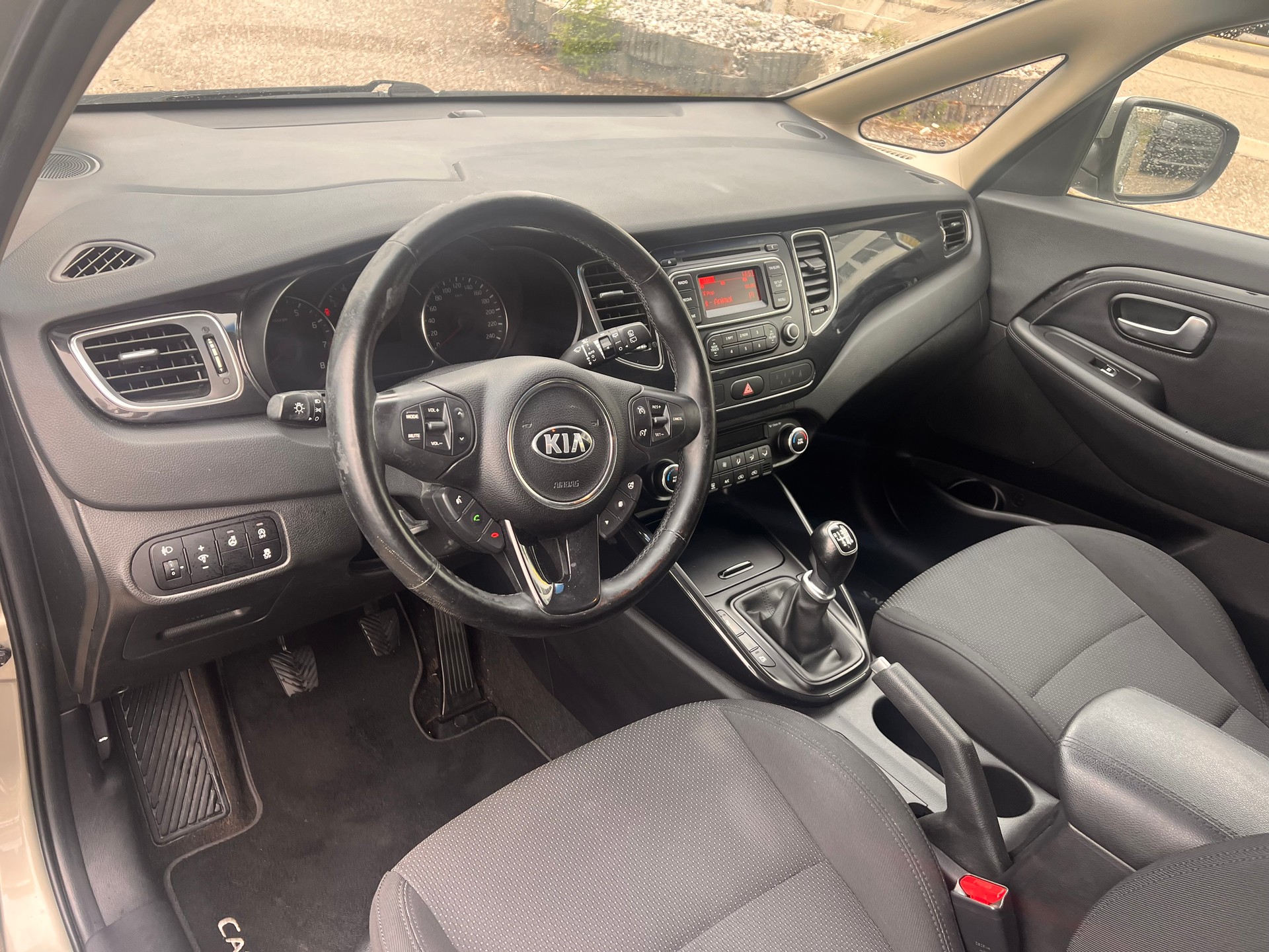 KIA Carens 1.6 GDI Trend-image-9