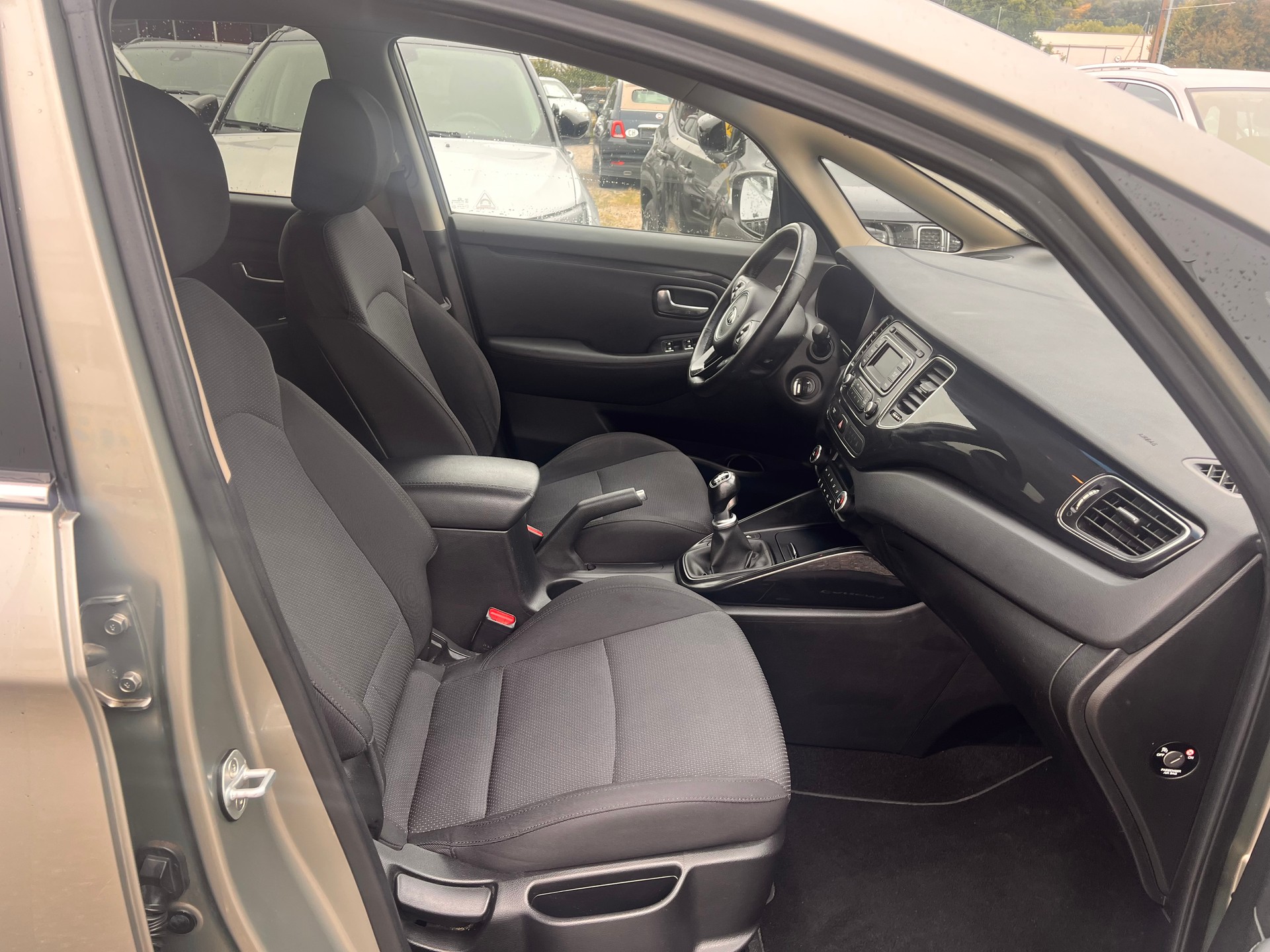 KIA Carens 1.6 GDI Trend-image-11