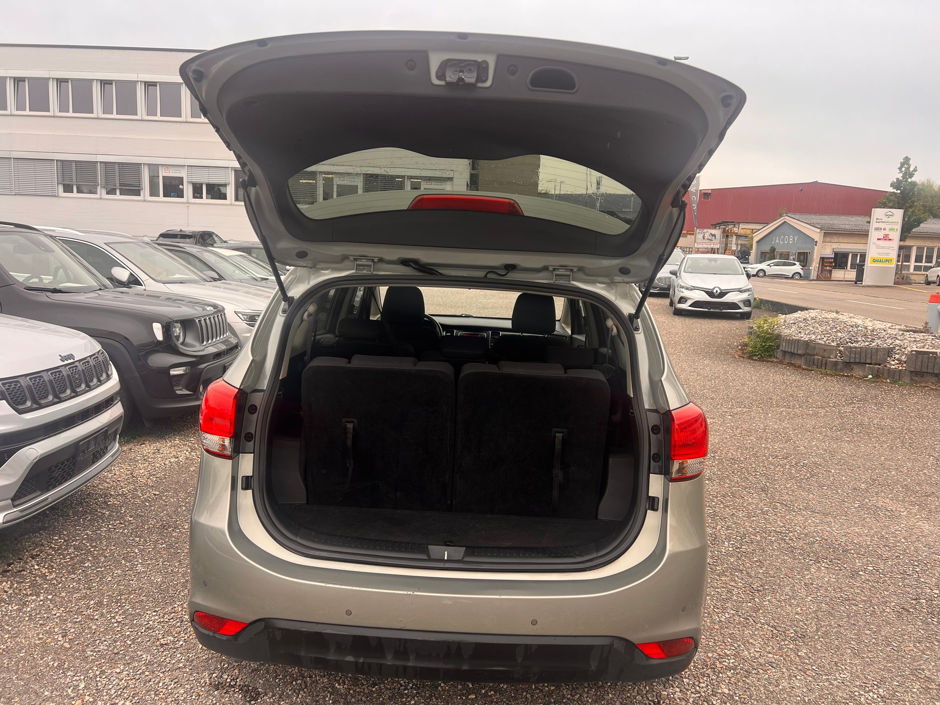 KIA Carens 1.6 GDI Trend-image-7
