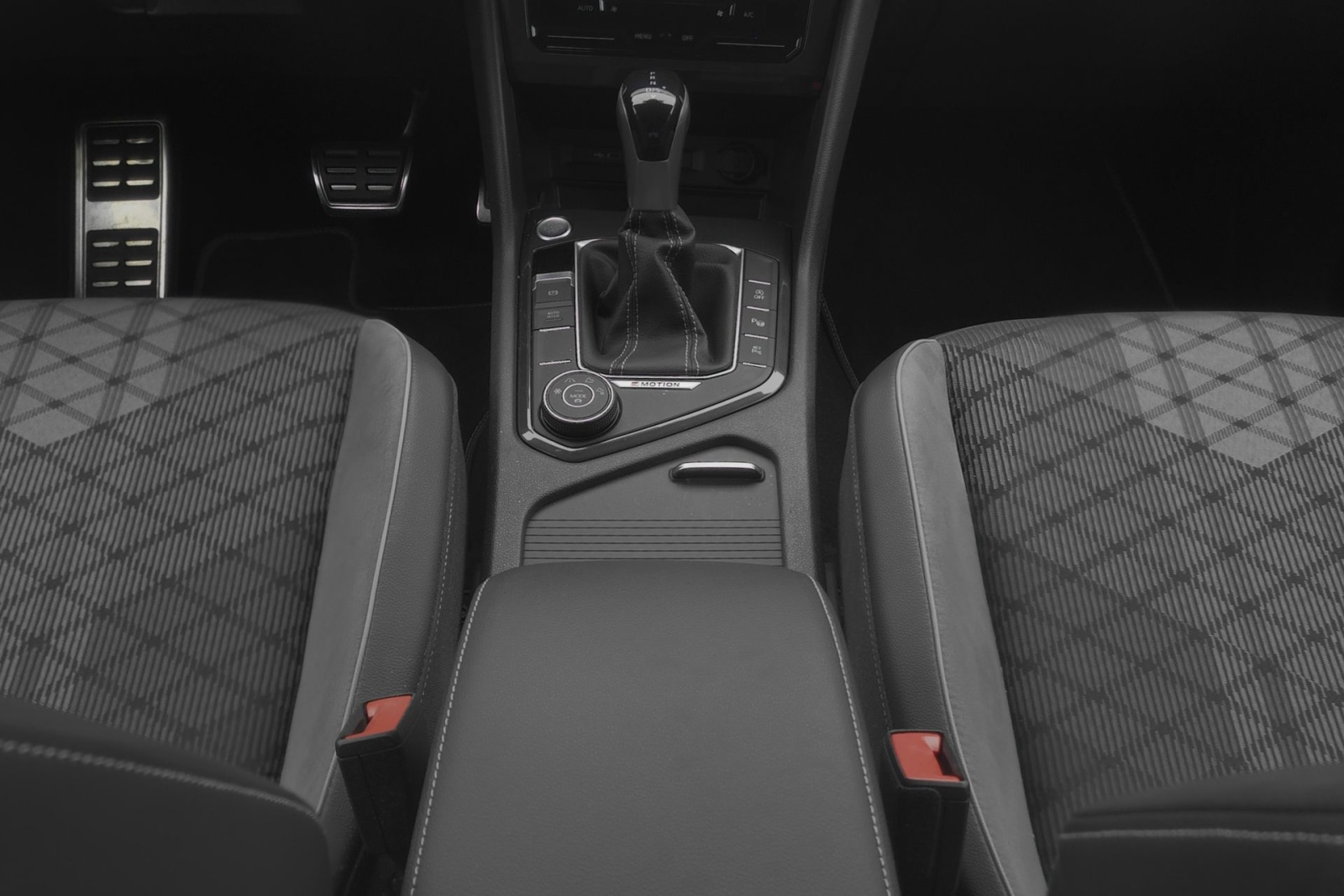 VW Tiguan 2.0TSI R-Line 4Motion DSG-image-8