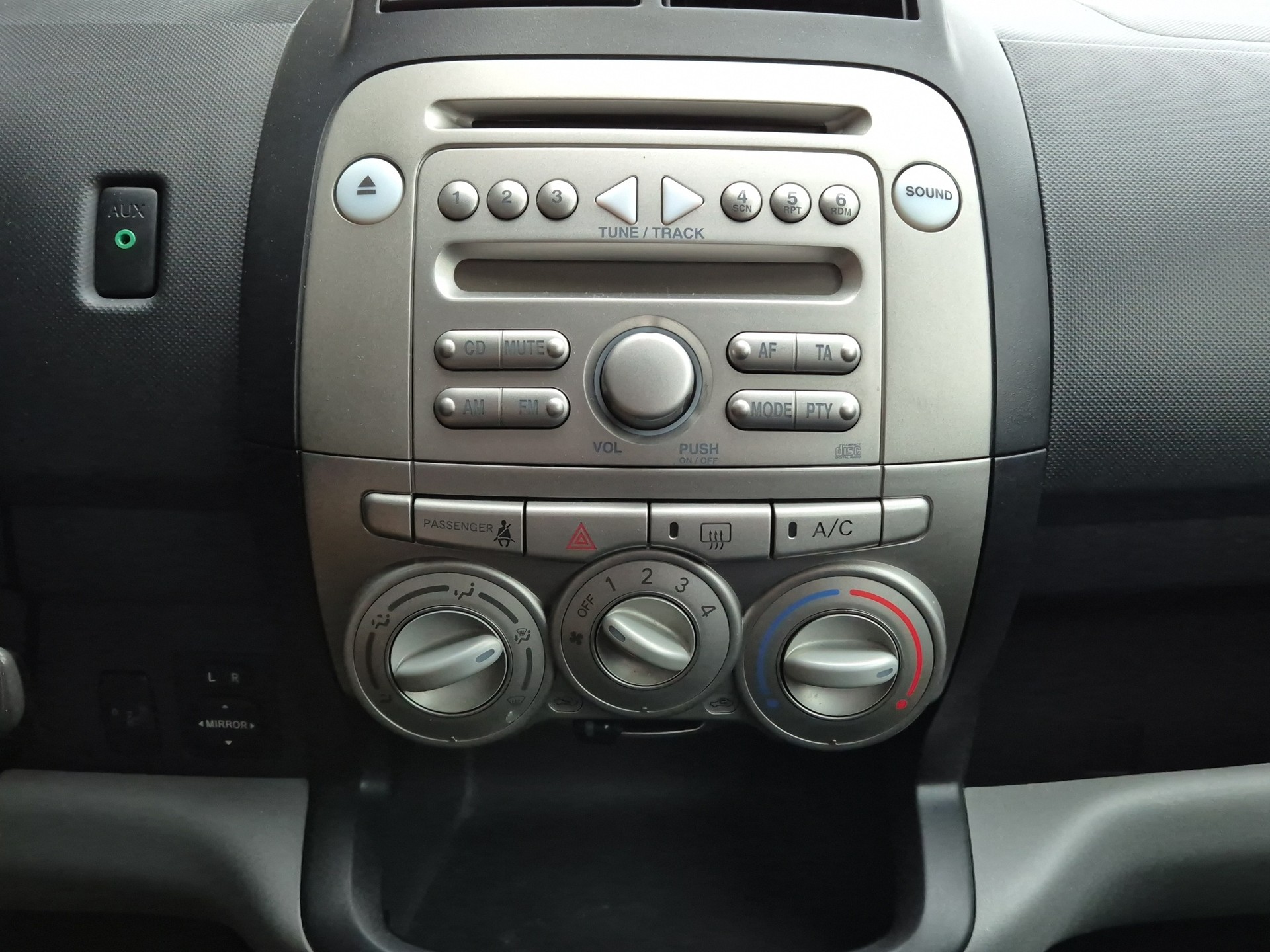 DAIHATSU Sirion 1.3 eco-4WD Automatic-image-15