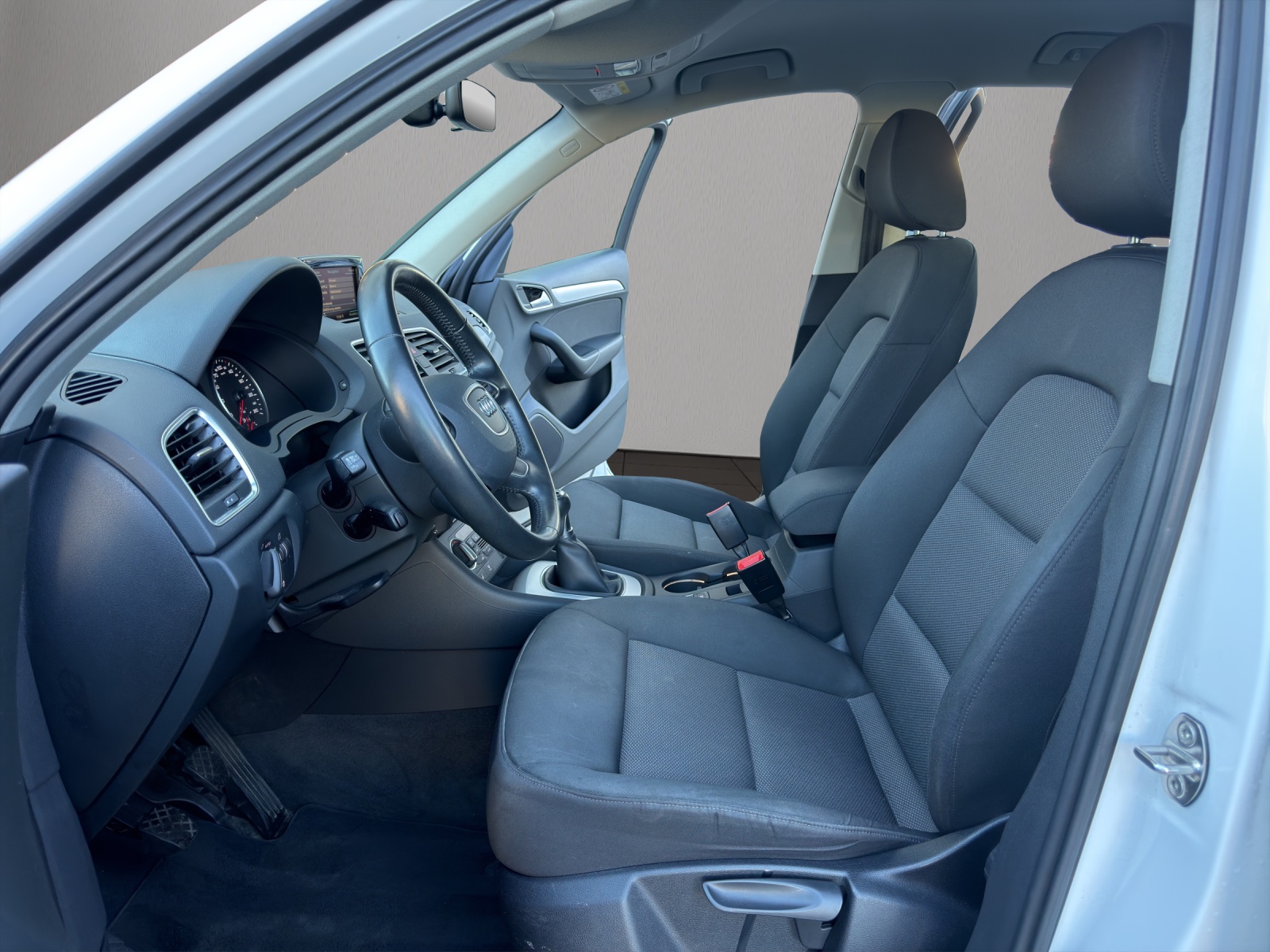 AUDI Q3 2.0 TDI ultra-image-8