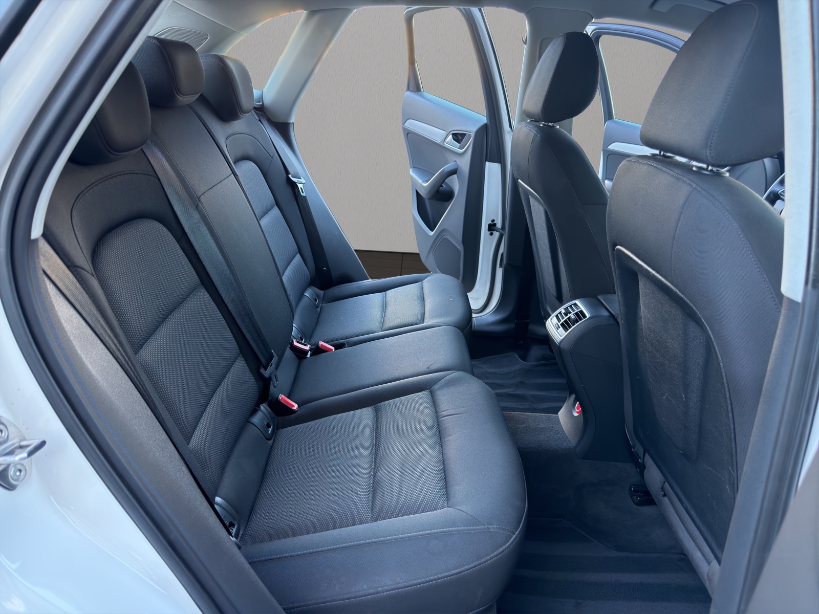 AUDI Q3 2.0 TDI ultra-image-17