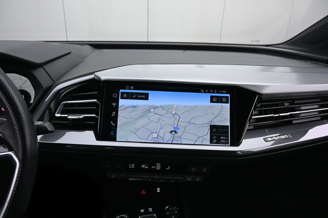 AUDI Q4 e-tron 50 quattro S-Line-image-11