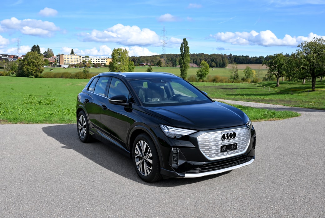 AUDI Q4 e-tron 50 quattro S-Line-image-1