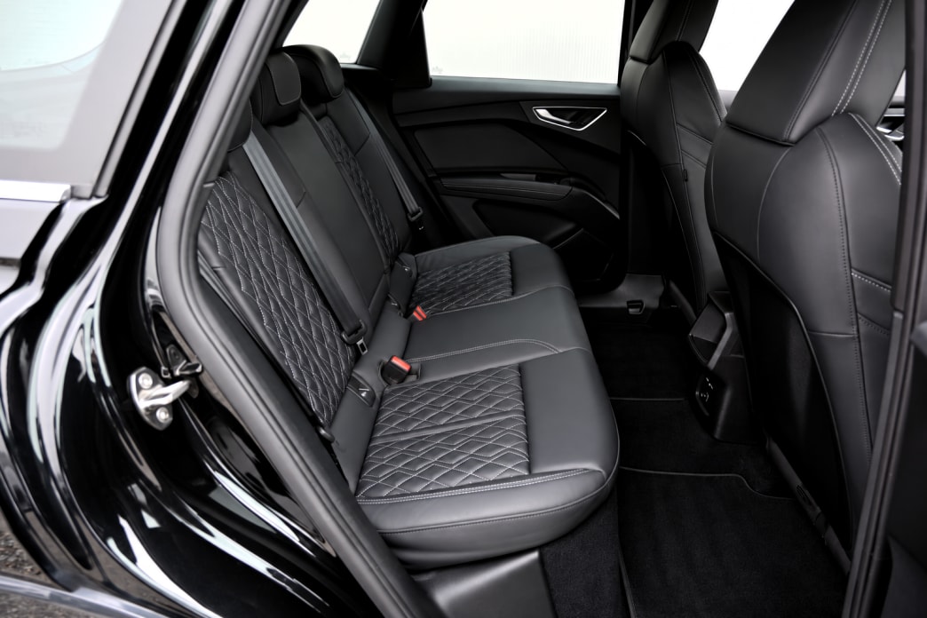 AUDI Q4 e-tron 50 quattro S-Line-image-7