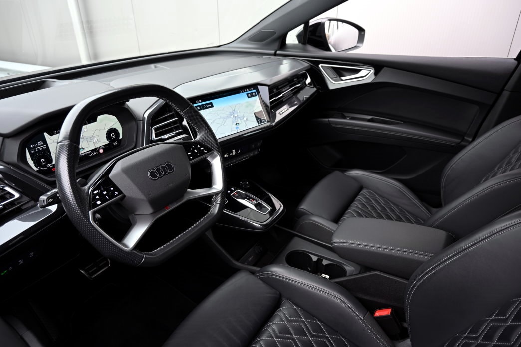 AUDI Q4 e-tron 50 quattro S-Line-image-8