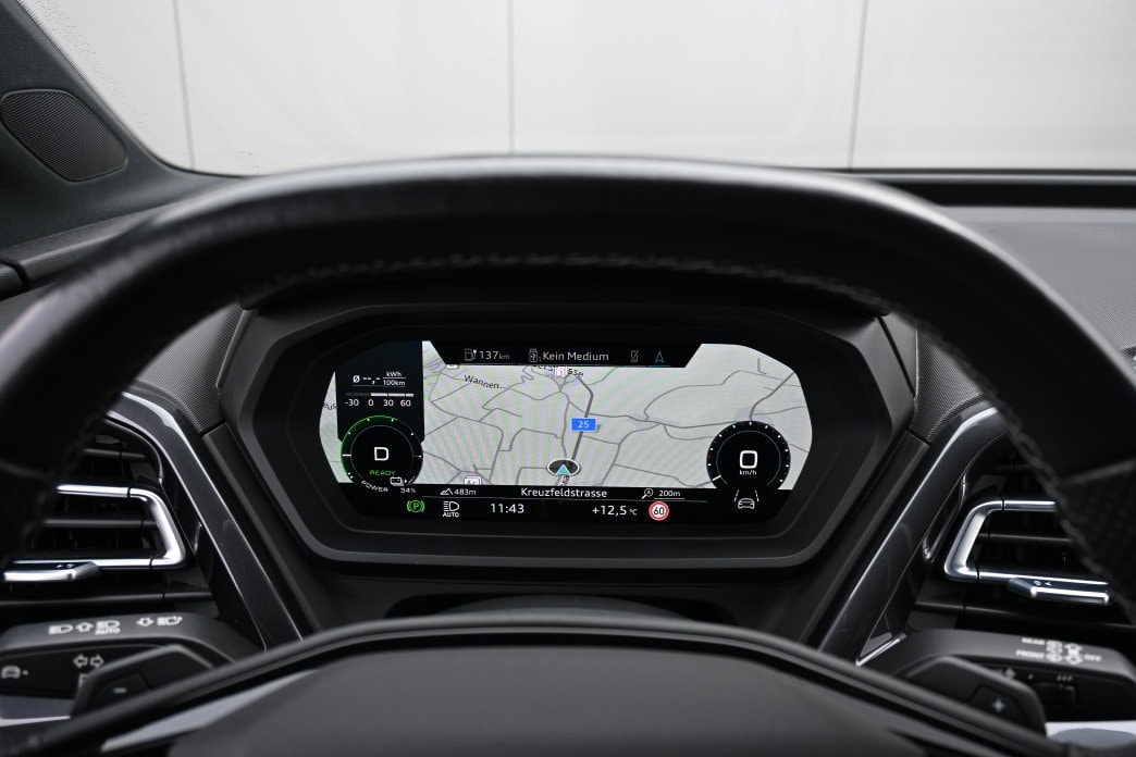 AUDI Q4 e-tron 50 quattro S-Line-image-9