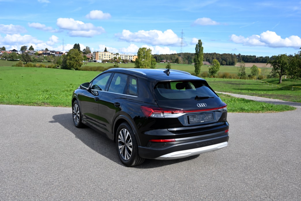 AUDI Q4 e-tron 50 quattro S-Line-image-3