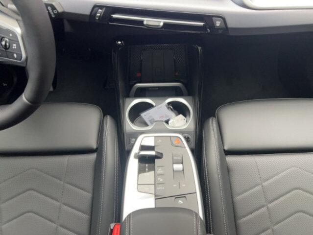 BMW X1 U11 20i sDrive paddles-image-11
