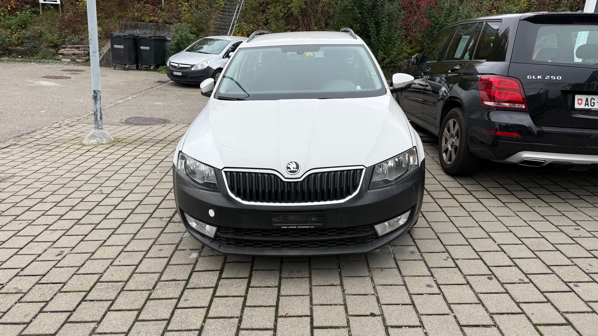 SKODA Octavia Combi 1.6 TDI Elegance DSG-image-1