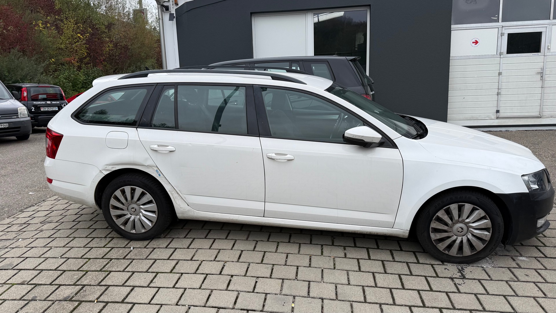 SKODA Octavia Combi 1.6 TDI Elegance DSG-image-3