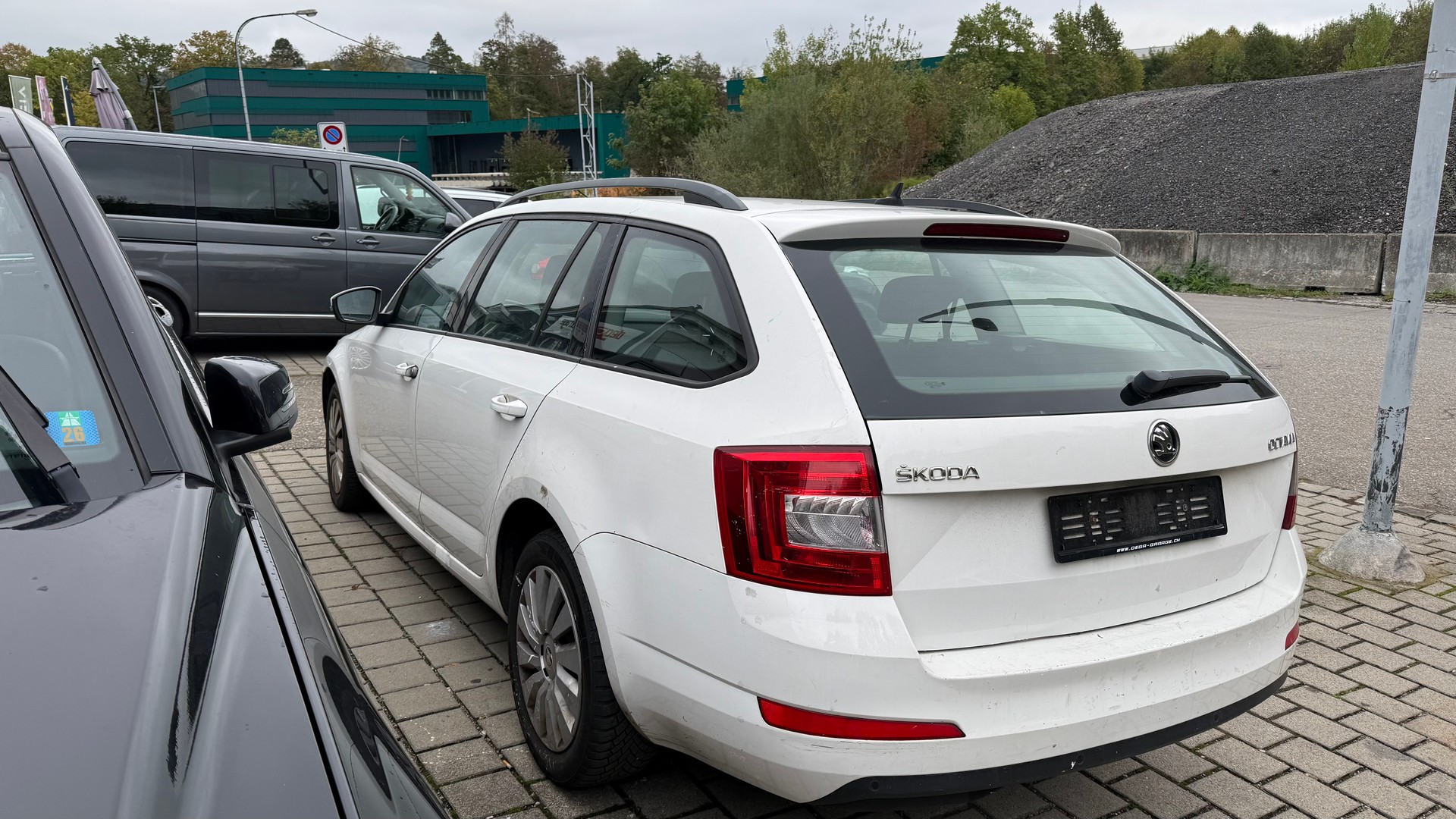 SKODA Octavia Combi 1.6 TDI Elegance DSG-image-6