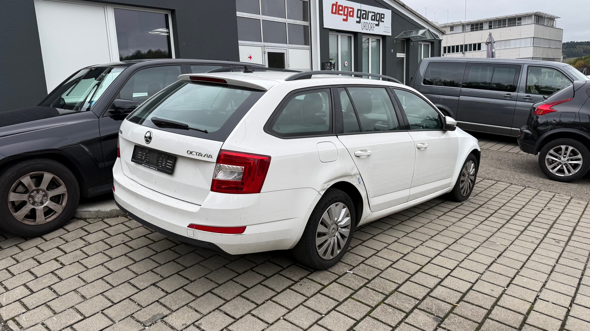 SKODA Octavia Combi 1.6 TDI Elegance DSG-image-4