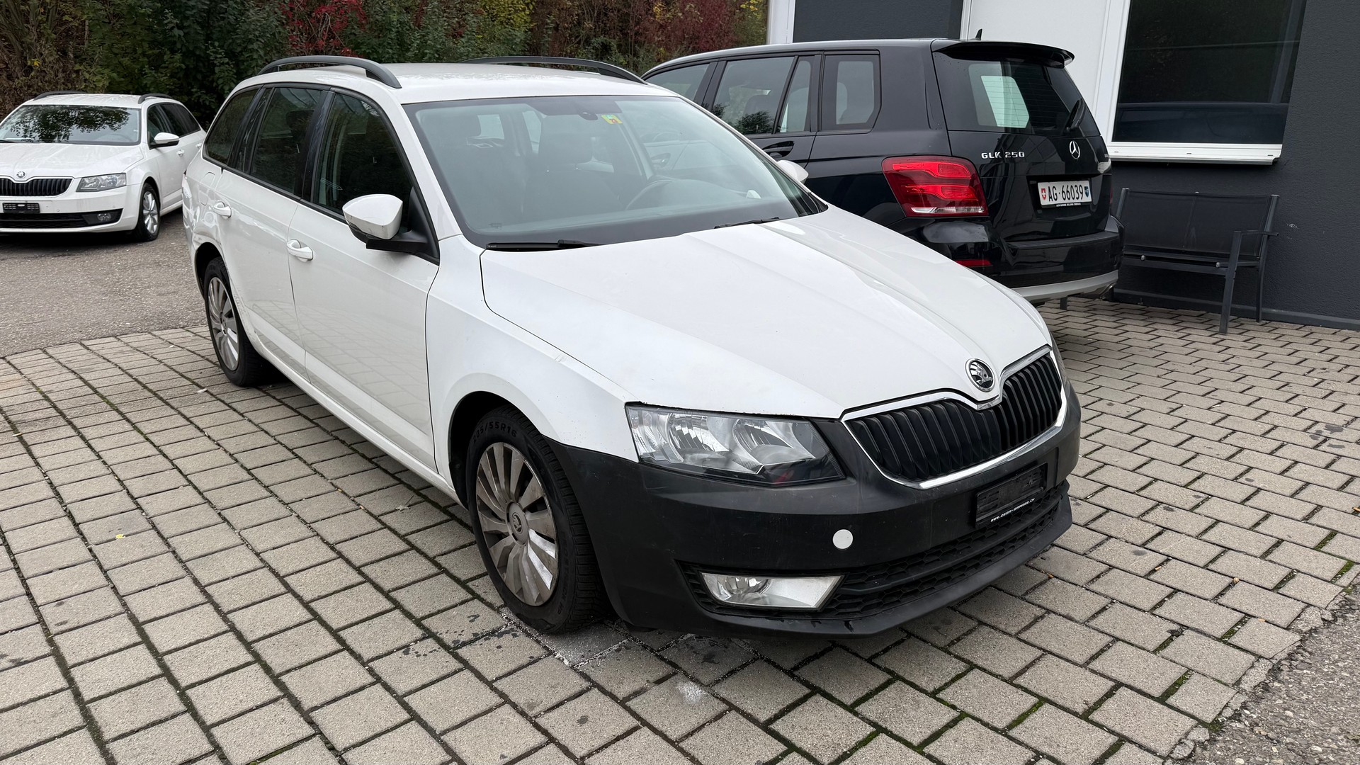 SKODA Octavia Combi 1.6 TDI Elegance DSG-image-2