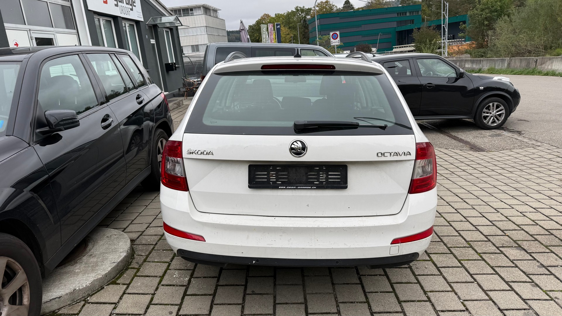 SKODA Octavia Combi 1.6 TDI Elegance DSG-image-5