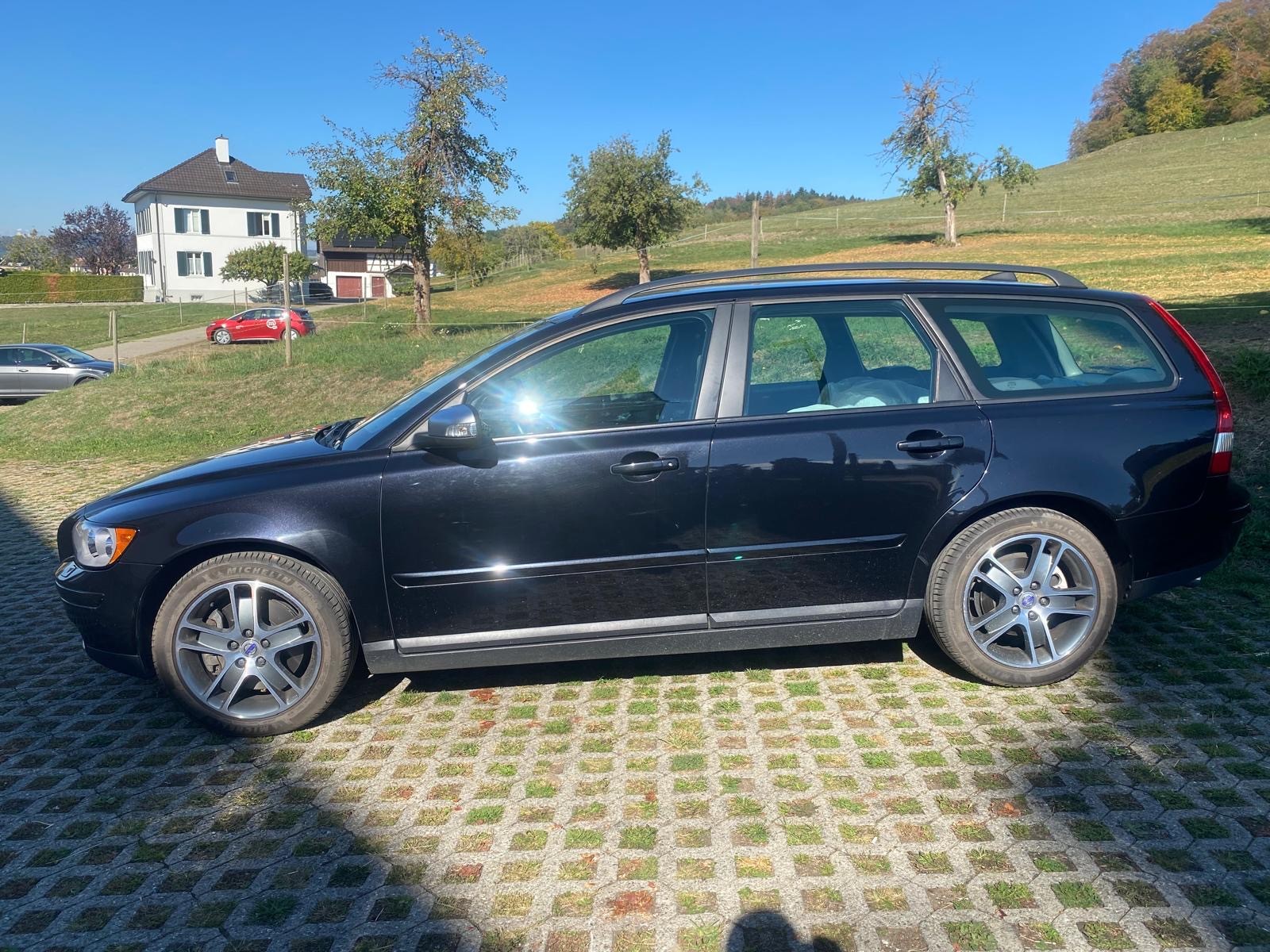 VOLVO V50 D5 Momentum Geartronic-image-2