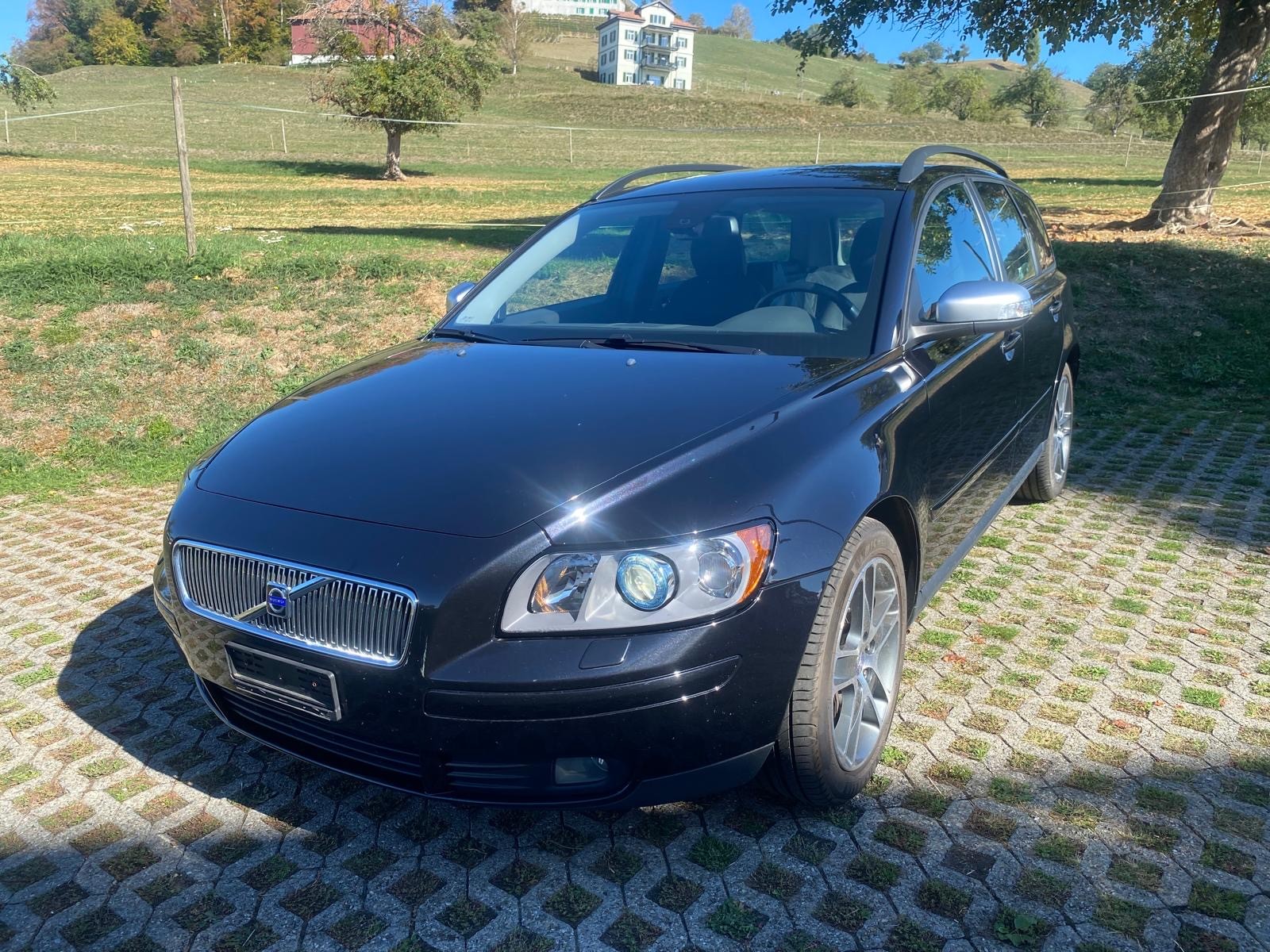 VOLVO V50 D5 Momentum Geartronic-image-1