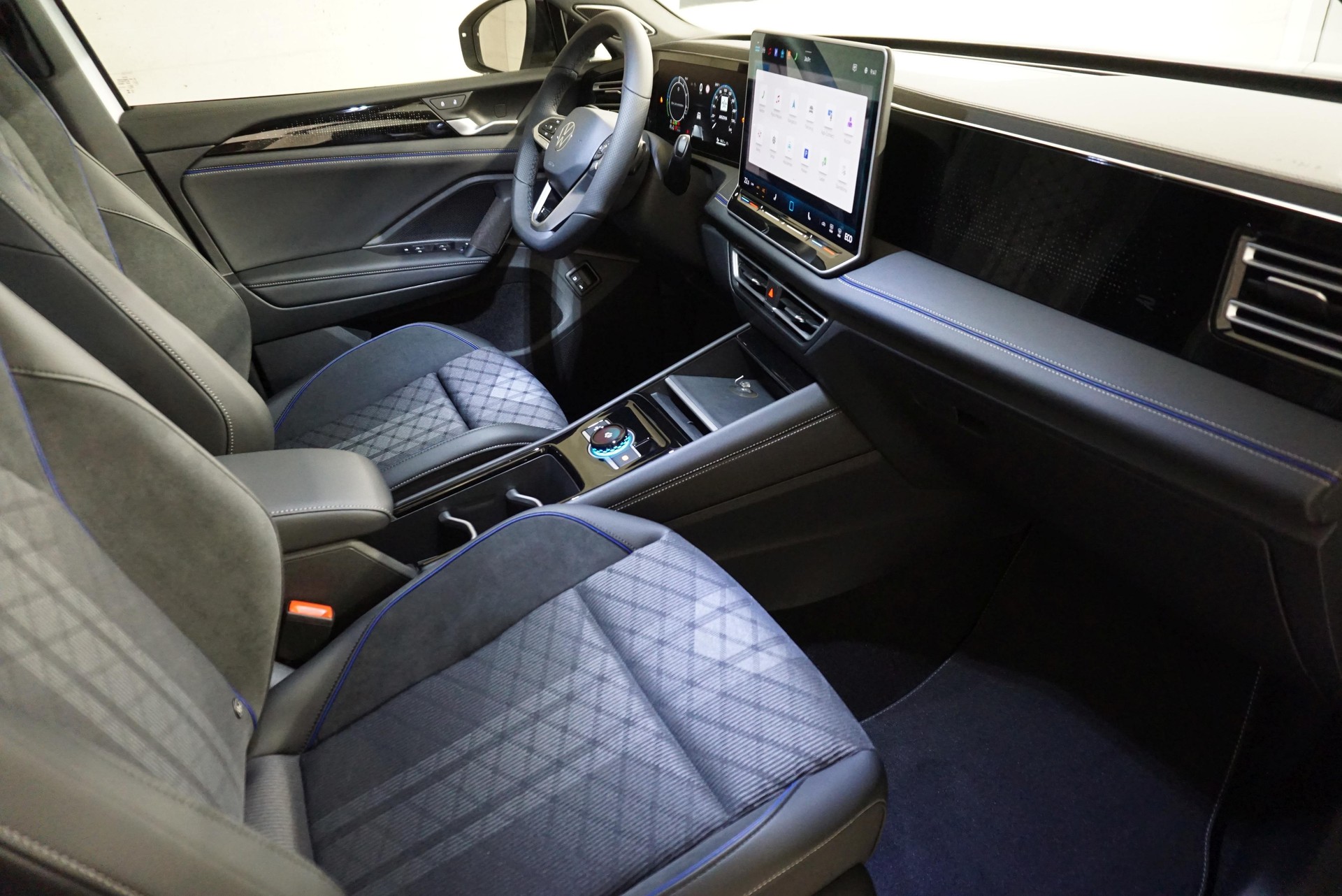 VW Tiguan 1.5 TSI evo2 eHybrid R-Line DSG-image-10