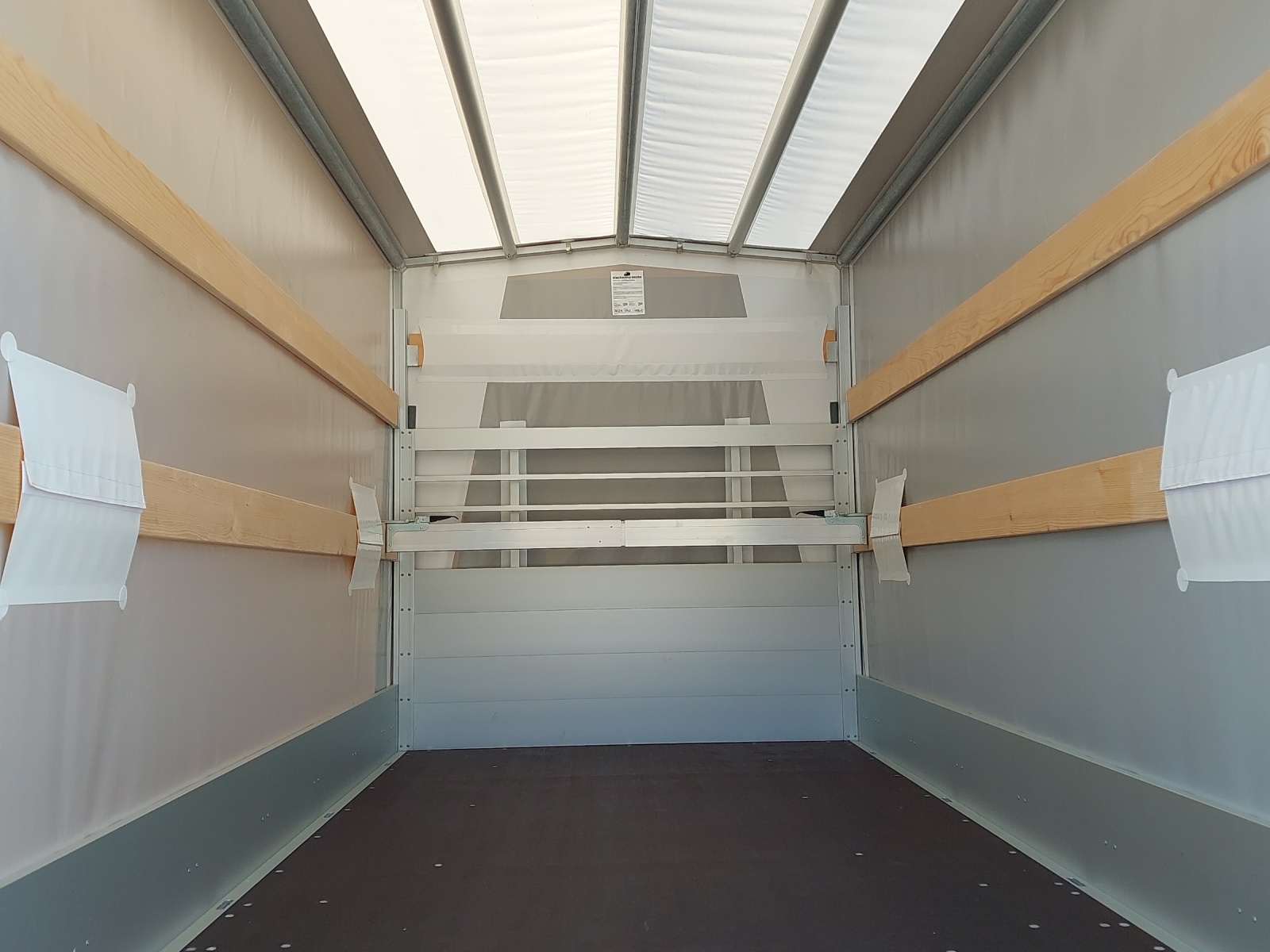 VW VW Crafter mit Brücke und Blachenverdeck-image-9