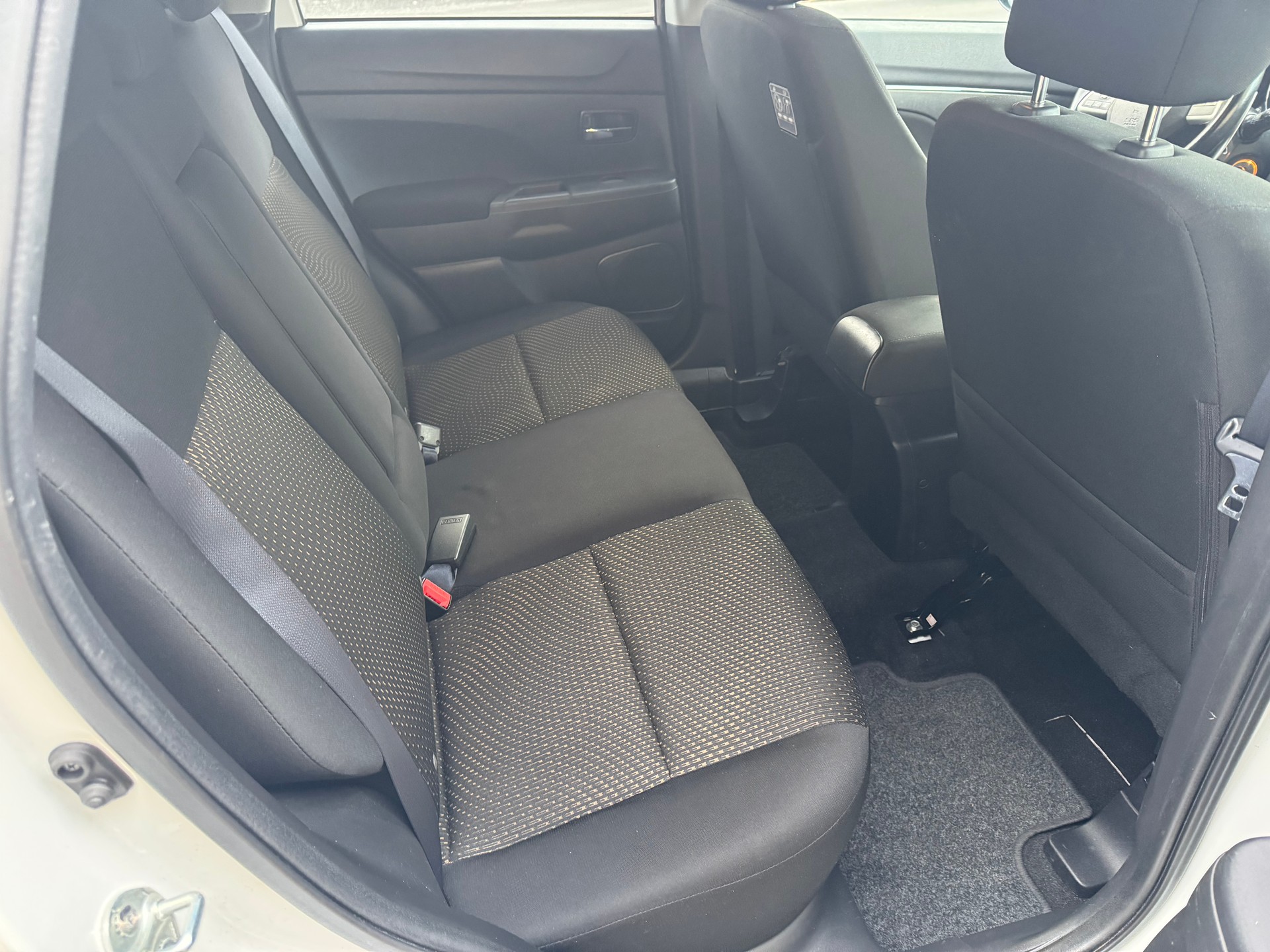 MITSUBISHI ASX 2.2 DID Invite 4WD Automatic-image-12