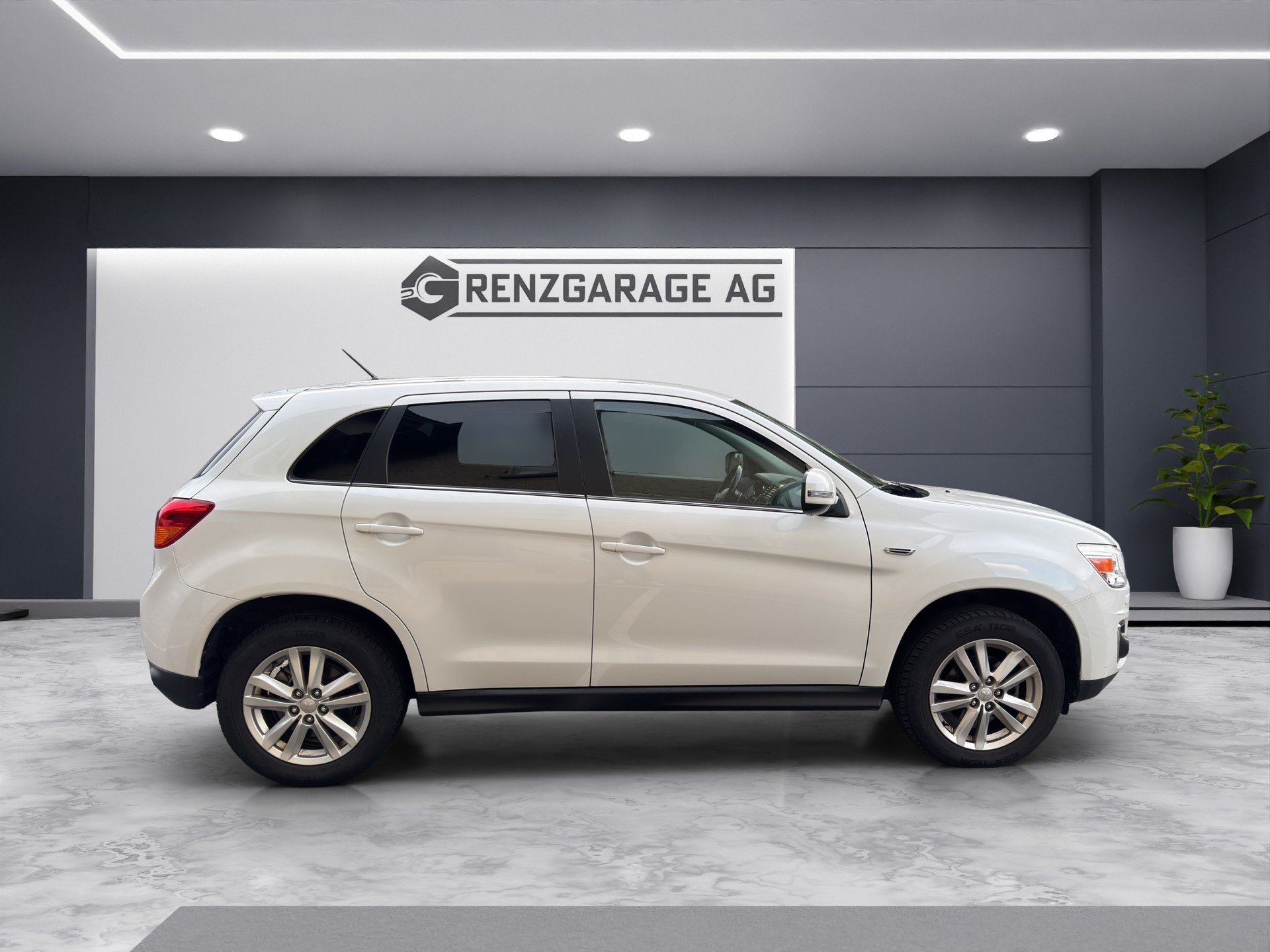 MITSUBISHI ASX 2.2 DID Invite 4WD Automatic-image-3