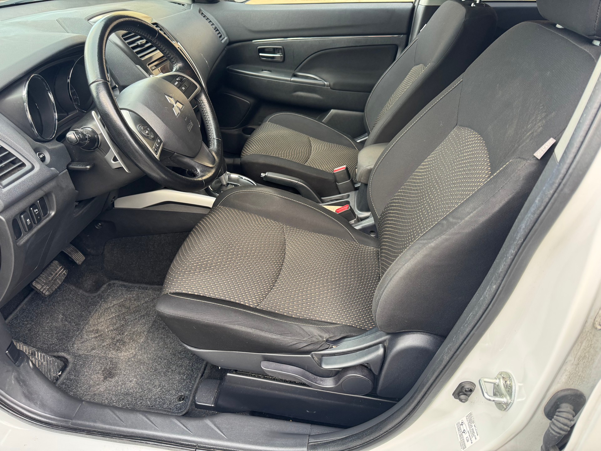 MITSUBISHI ASX 2.2 DID Invite 4WD Automatic-image-10